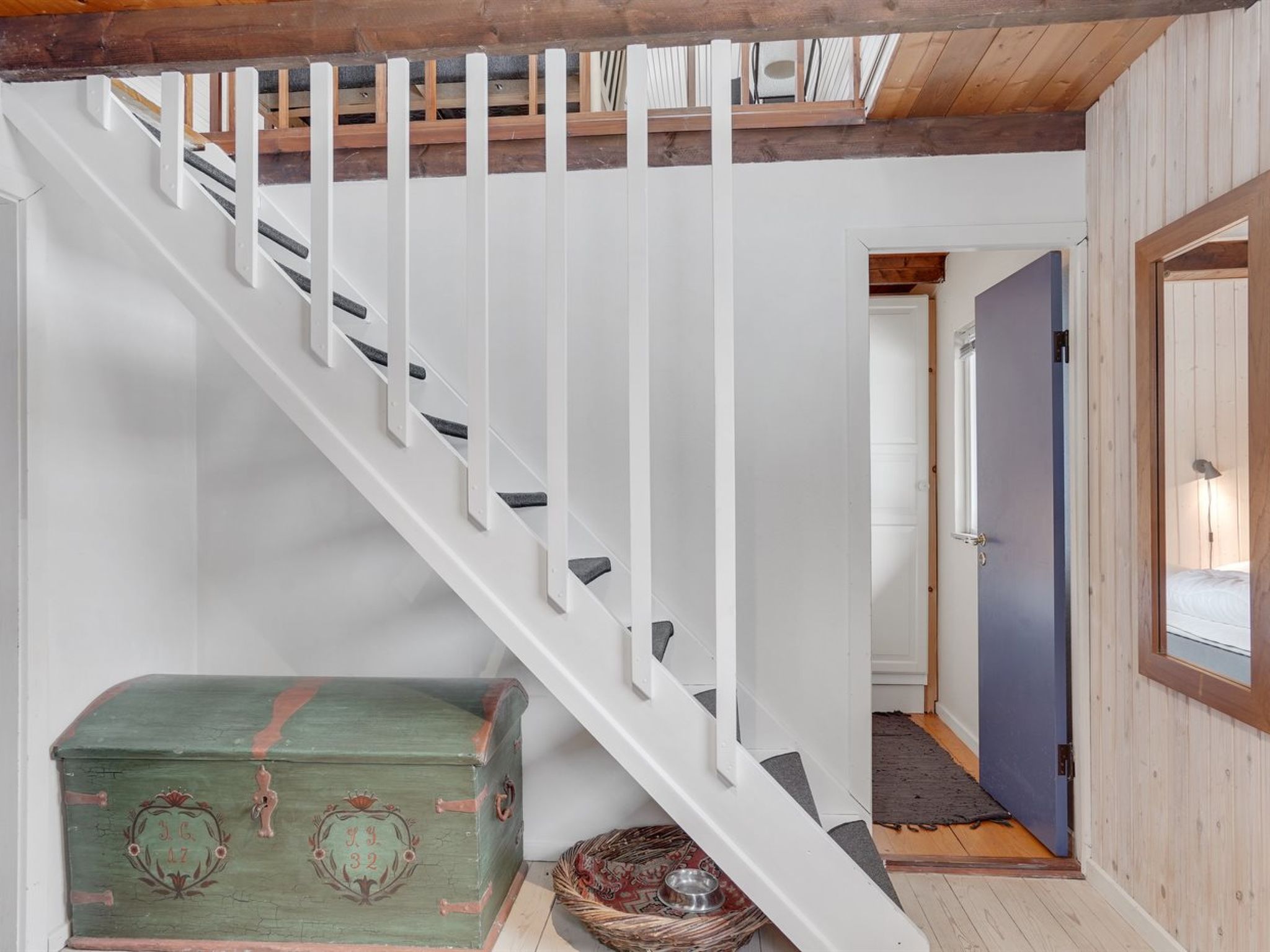 "Bendine" - 100m to the fjord-Inside