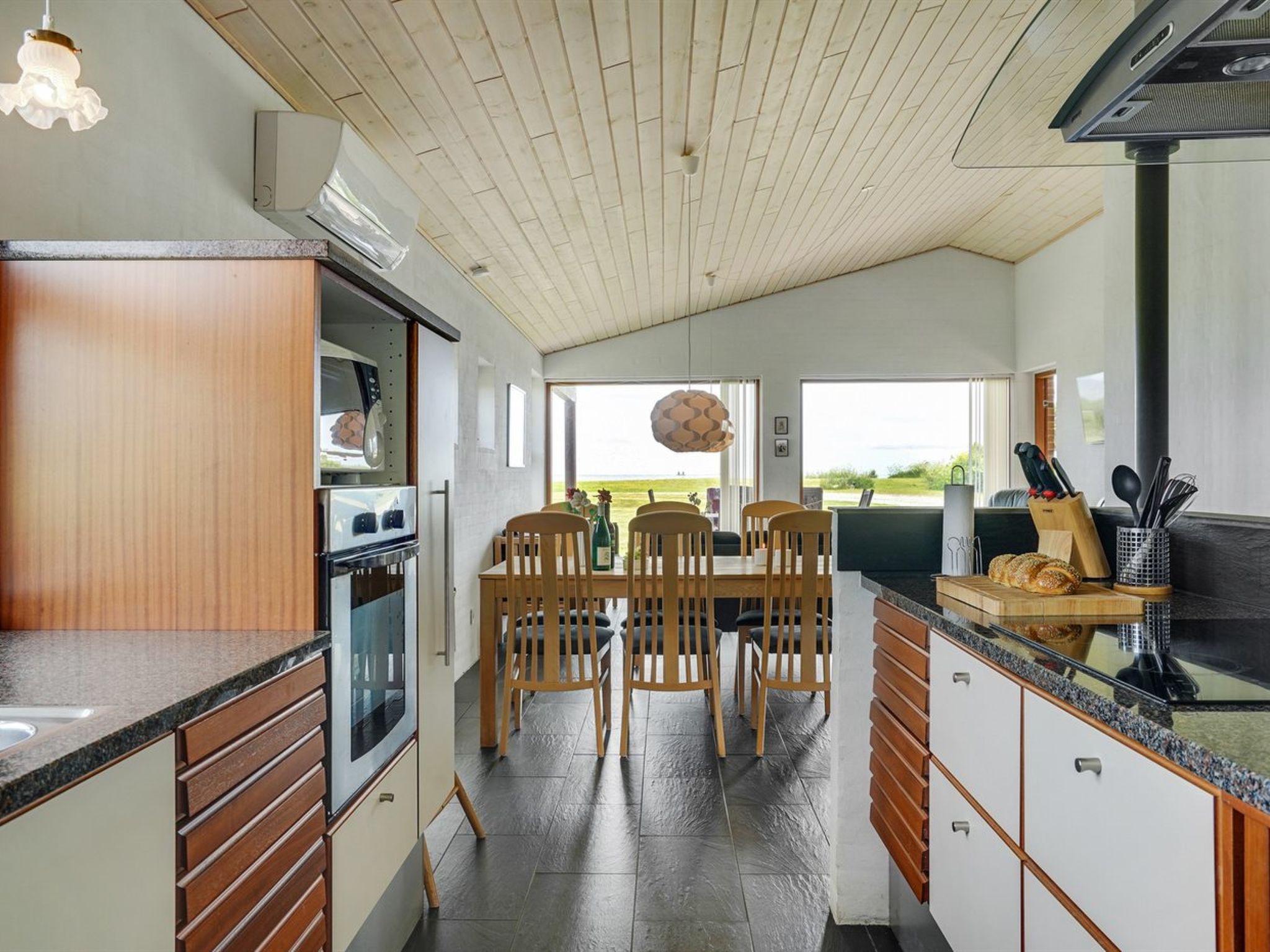 "Roope" - 50m from the sea - Drinnen