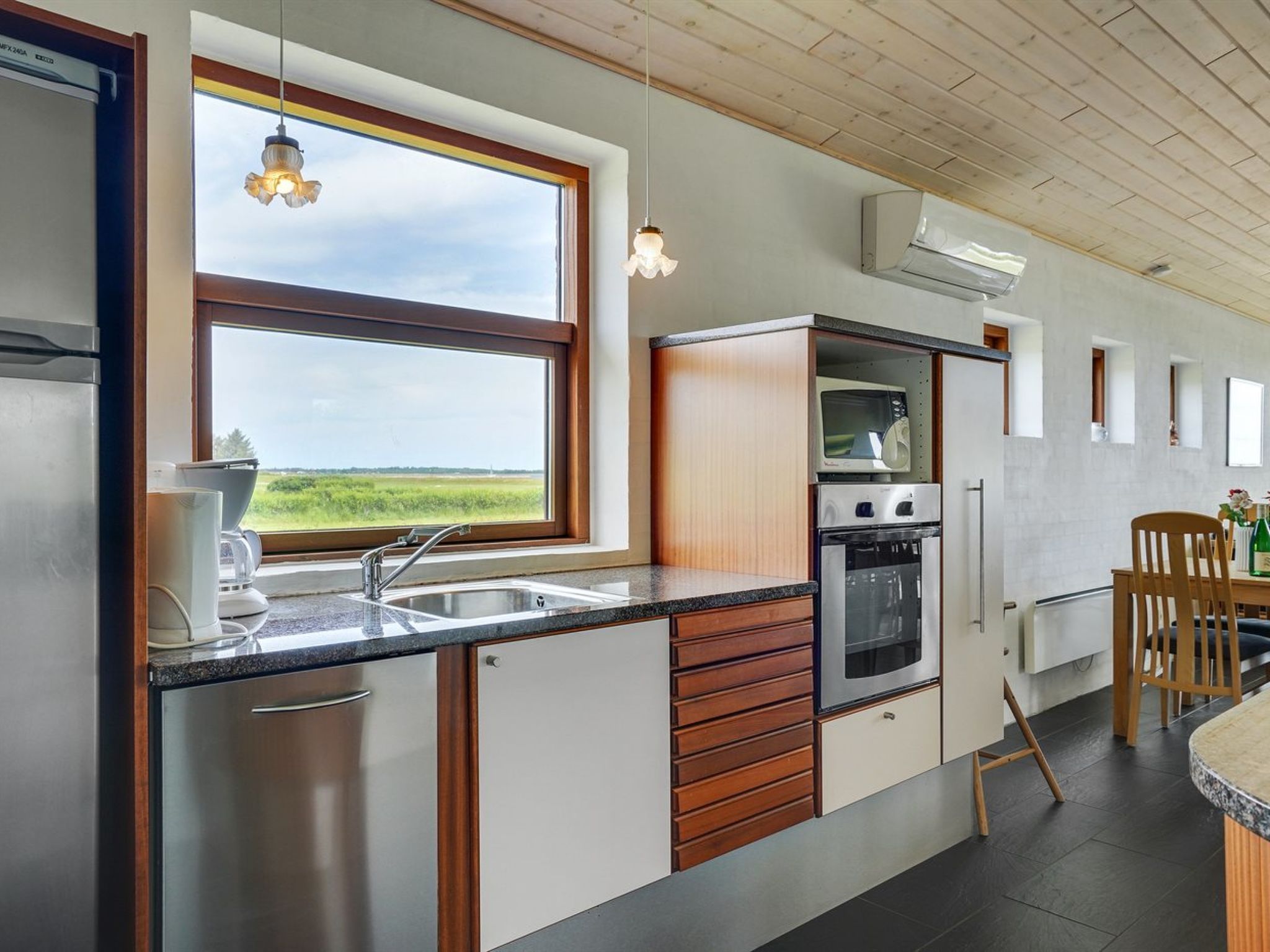"Roope" - 50m from the sea - Drinnen