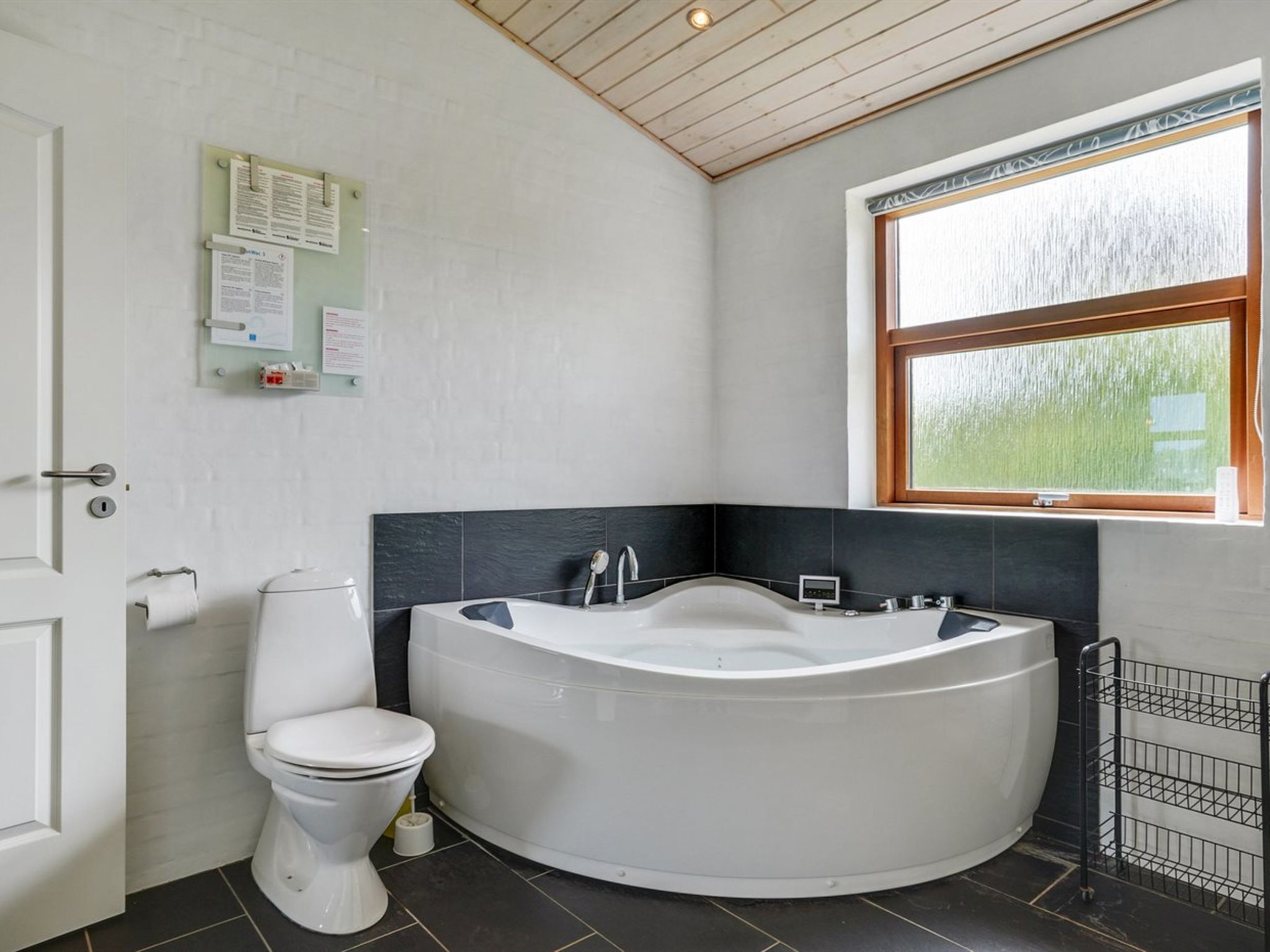 "Roope" - 50m from the sea - Drinnen