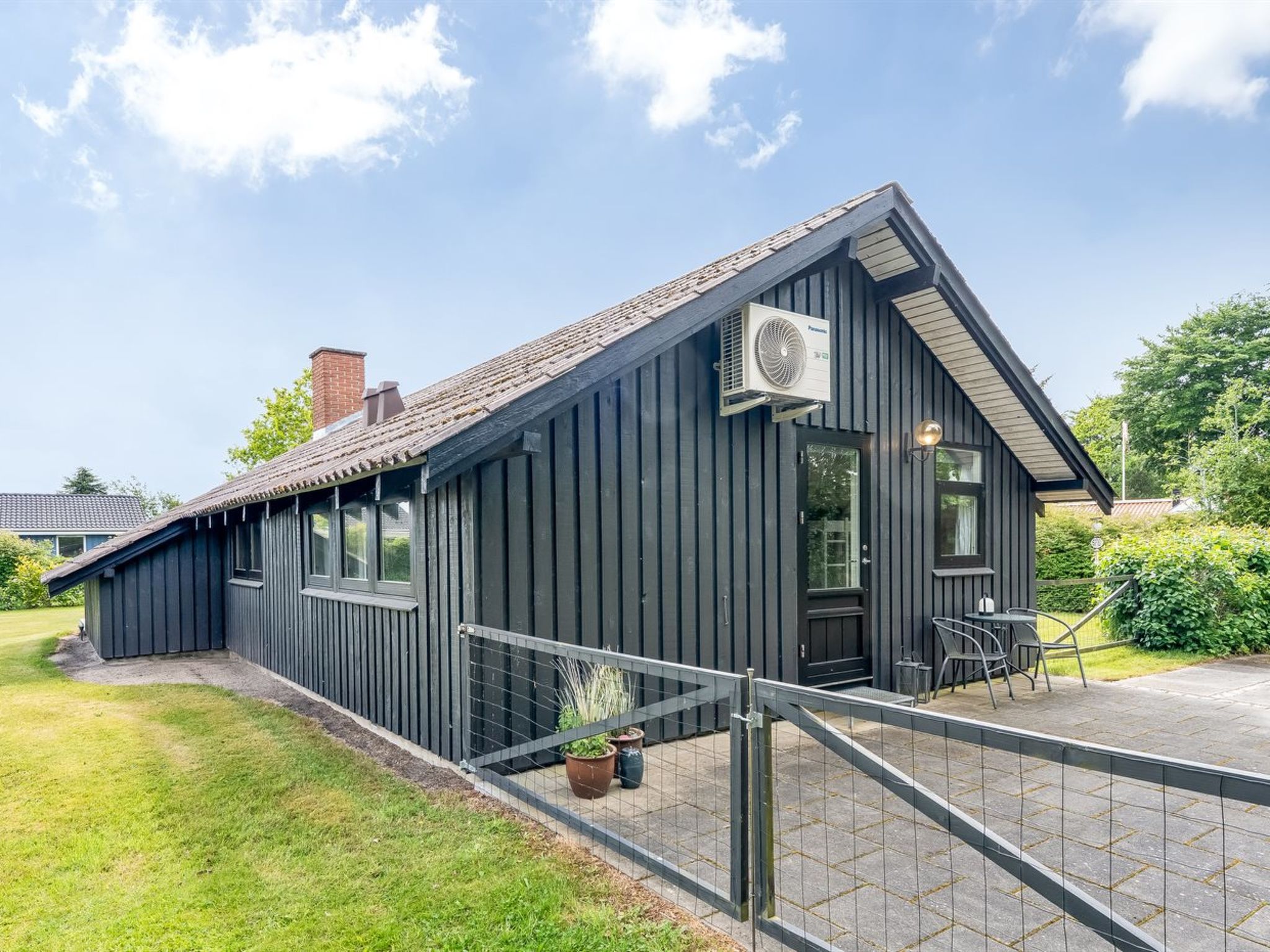 "Folki" - 250m from the sea-Buiten