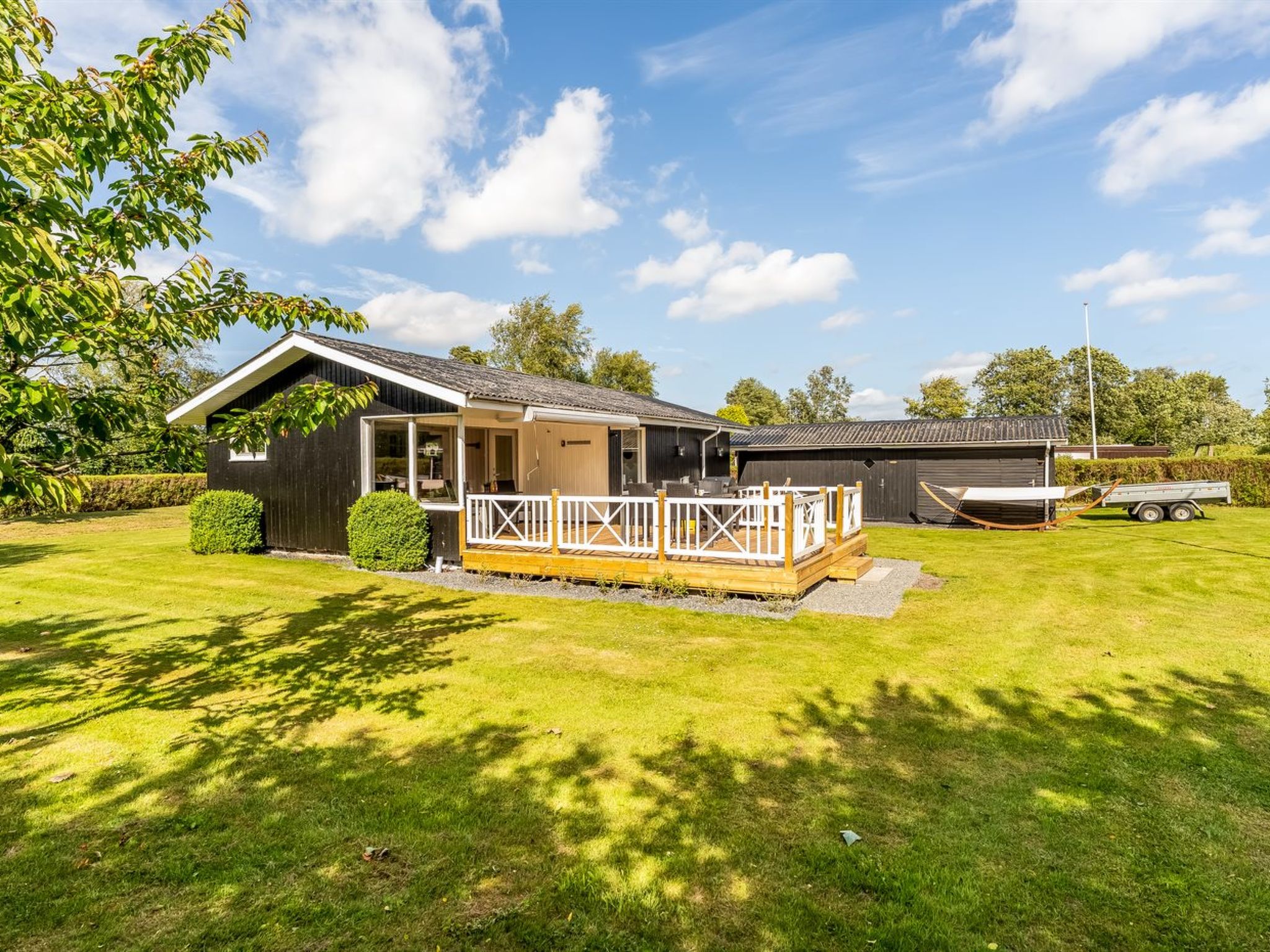 "Helma" - 500m to the fjord-Buiten