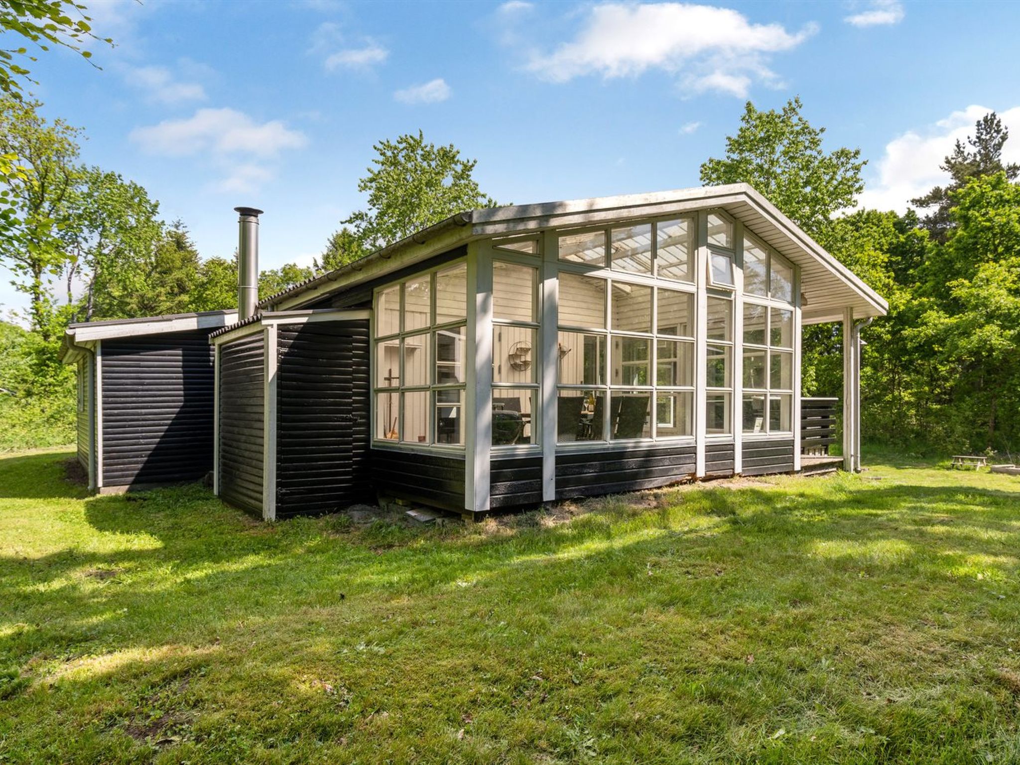 "Gunward" - 1.5km from the sea - Buiten