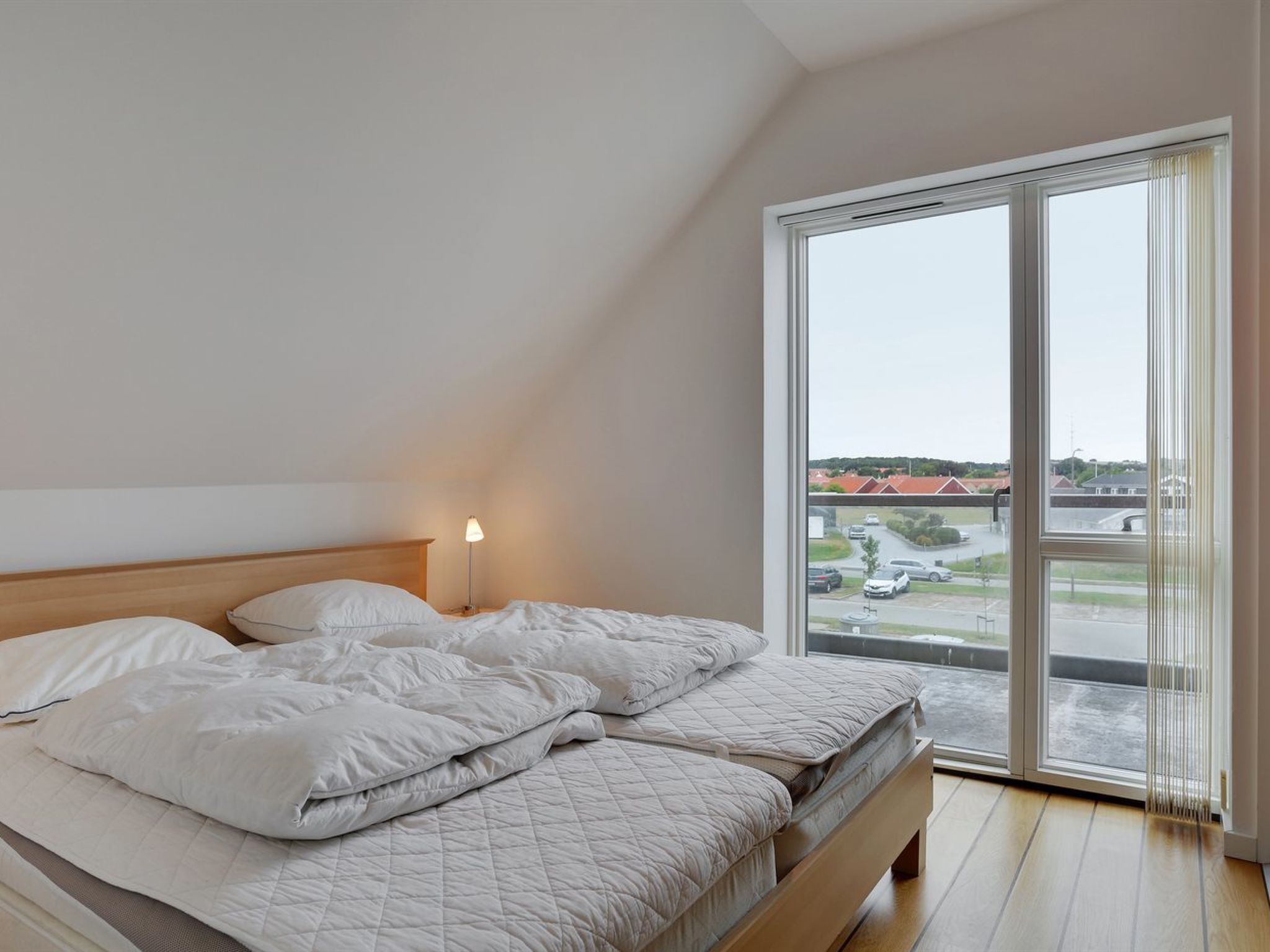 "Femme" - 15m from the sea-Drinnen
