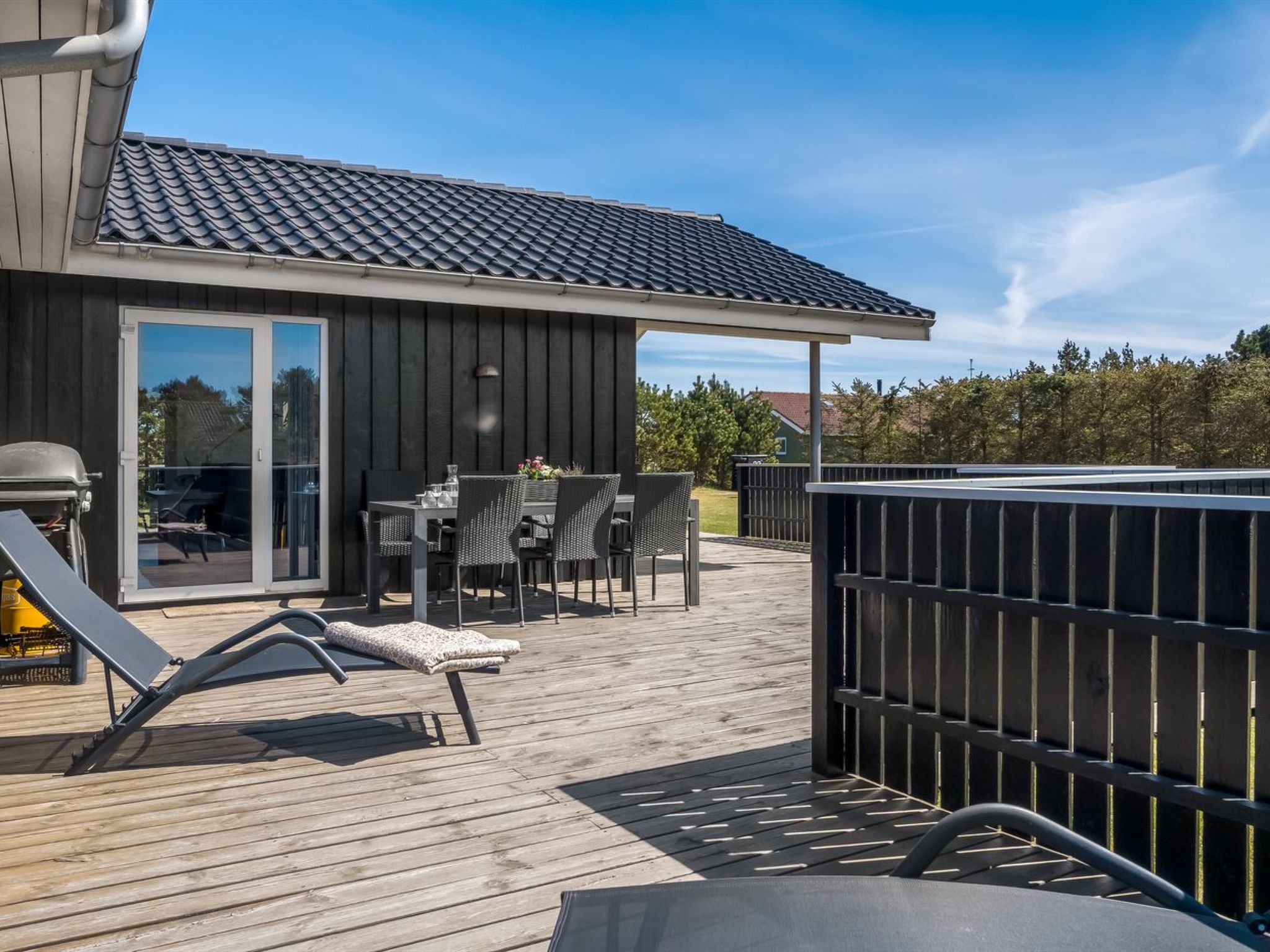 "Lirim" - 50m from the sea - Buiten