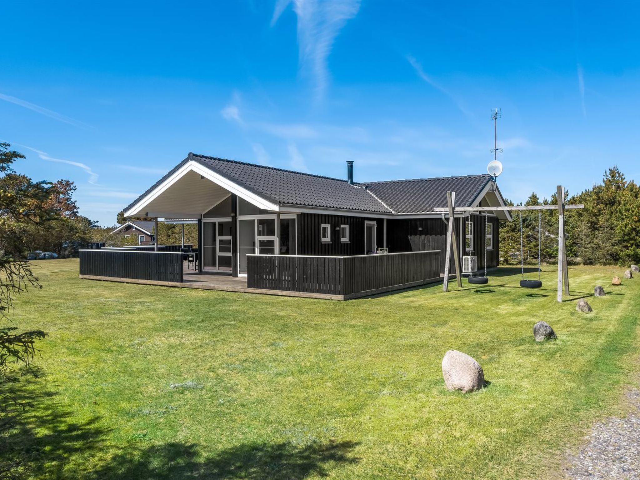 "Lirim" - 50m from the sea - Buiten