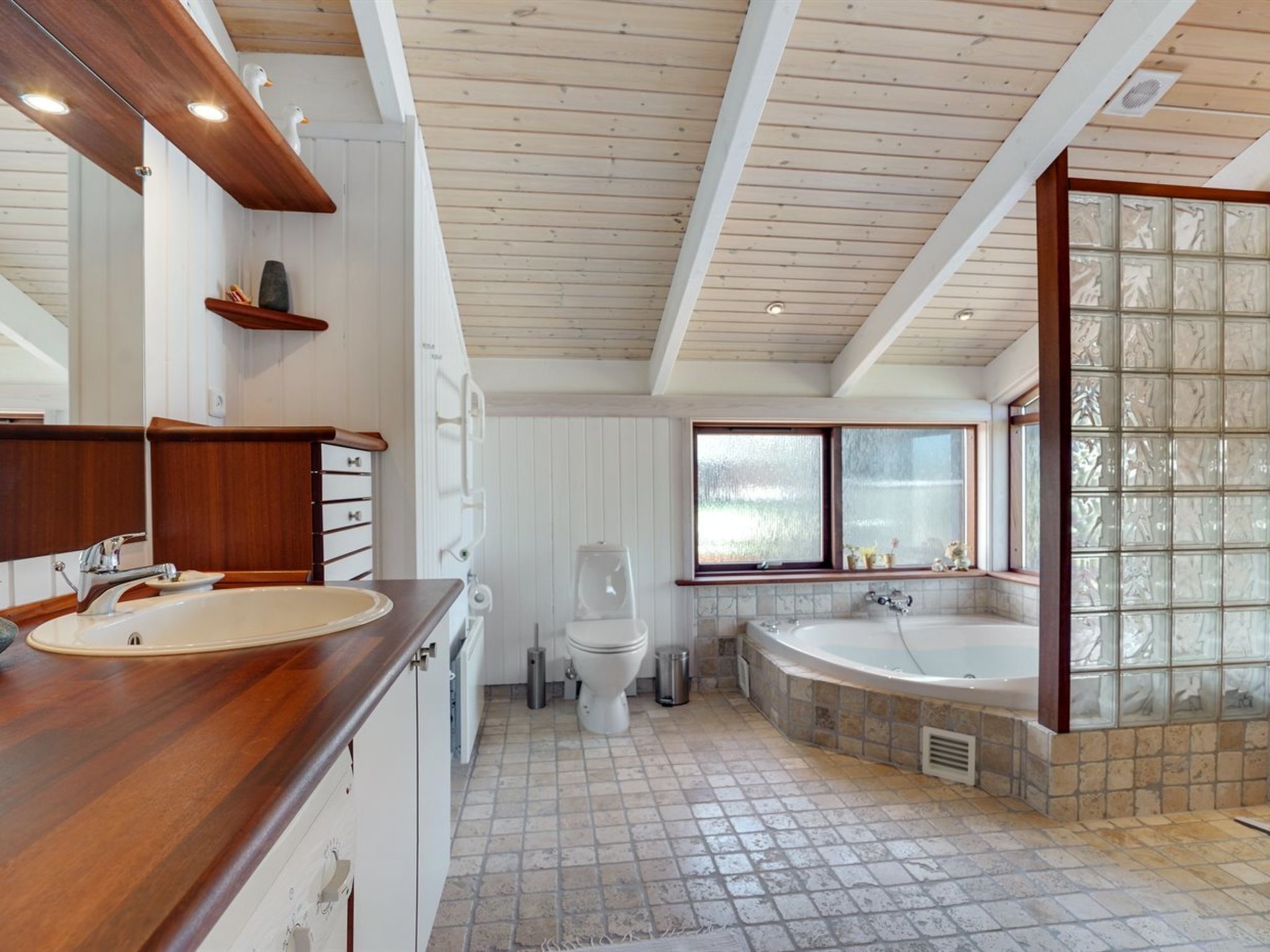 "Gyda" - 100m from the sea - Binnen