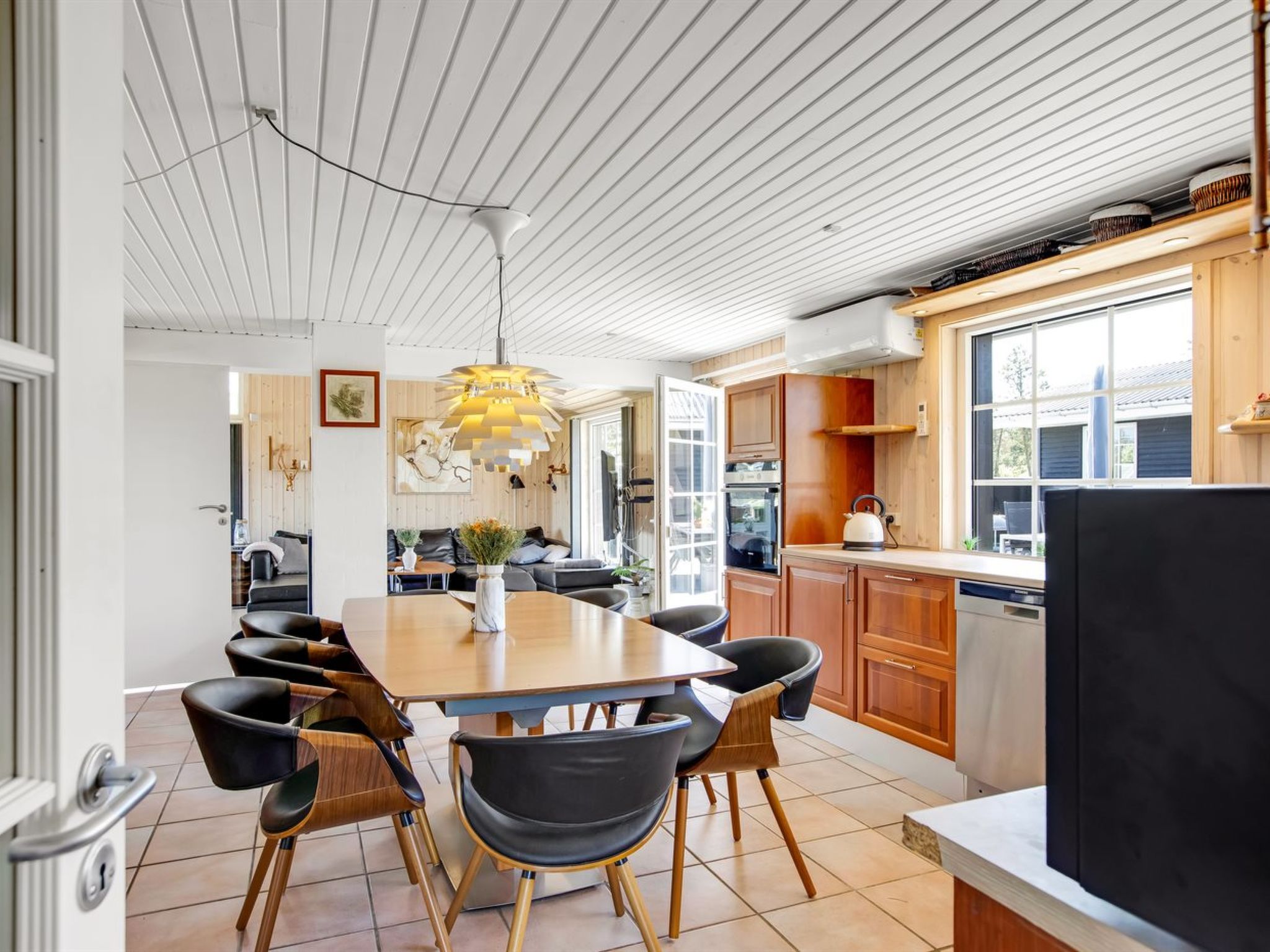 "Erna" - 400m from the sea