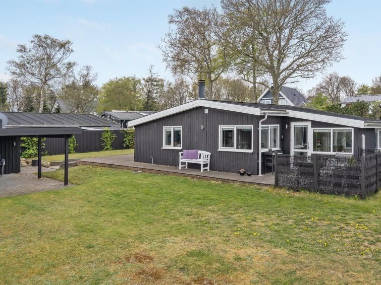 Aan zee gelegen vakantiehuis in Sæby met zeezicht in Sæby
