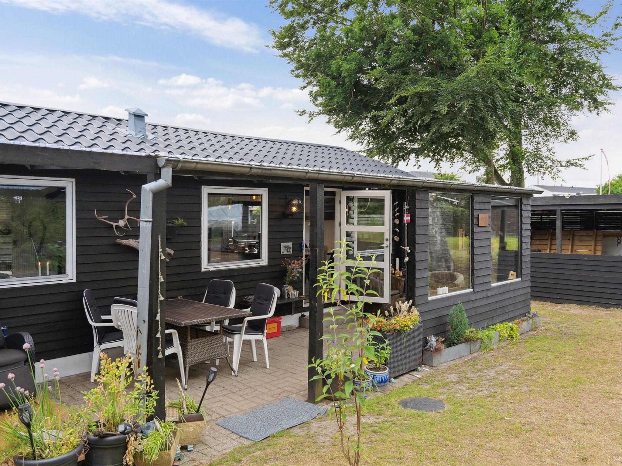 "Tjarven" - 300m from the sea - Outside