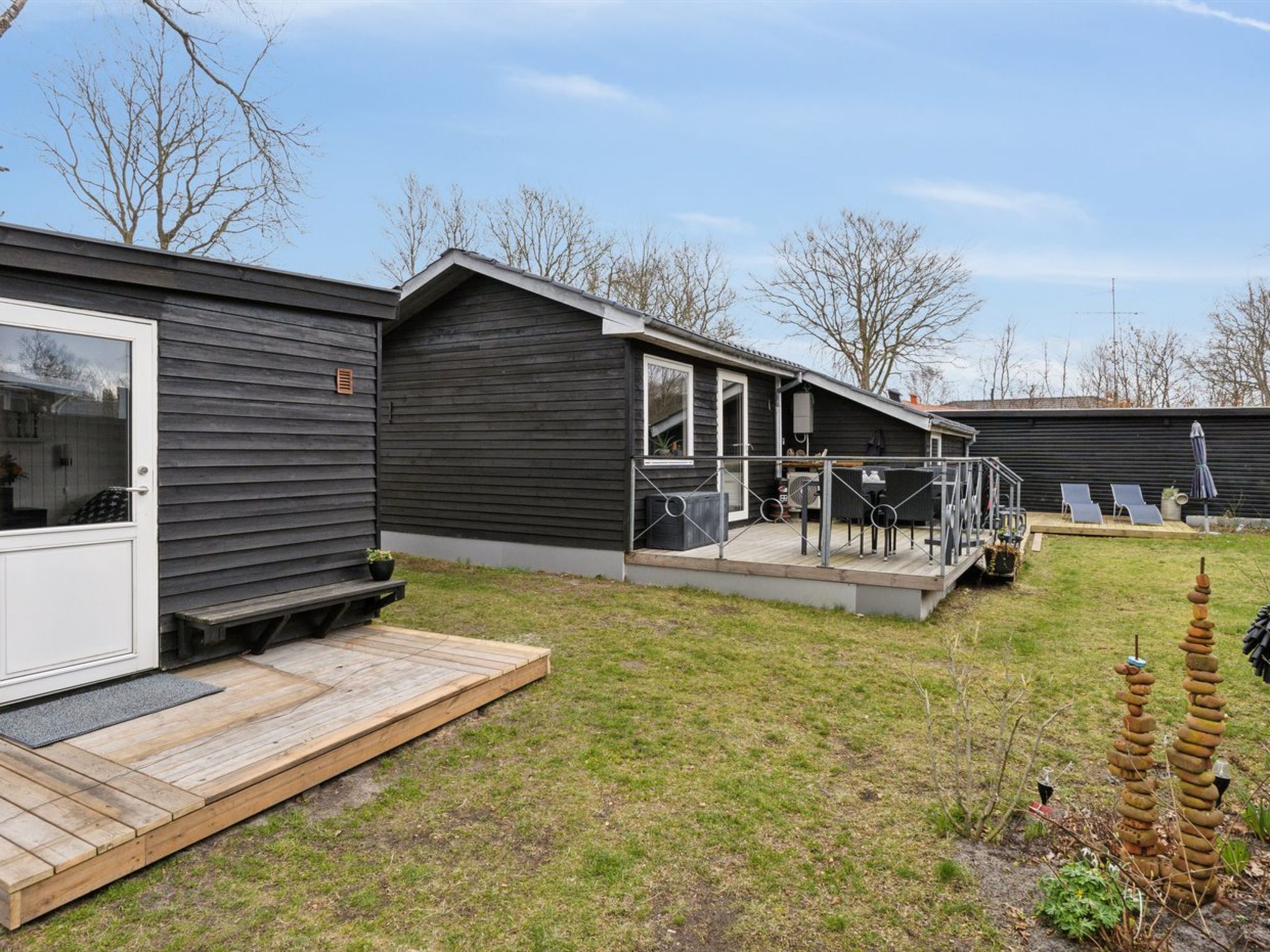 "Tjarven" - 300m from the sea - Outside