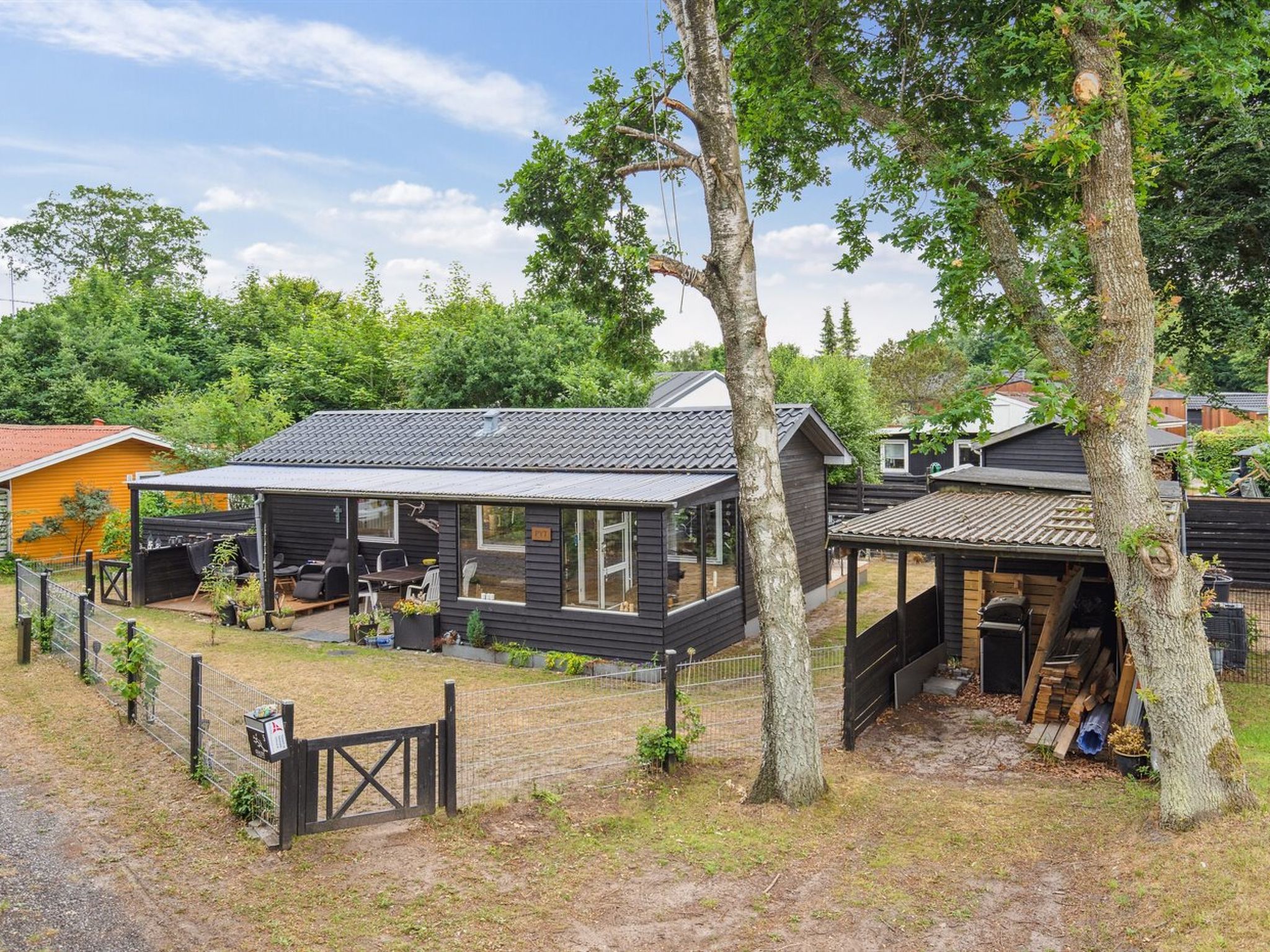 "Tjarven" - 300m from the sea - Outside