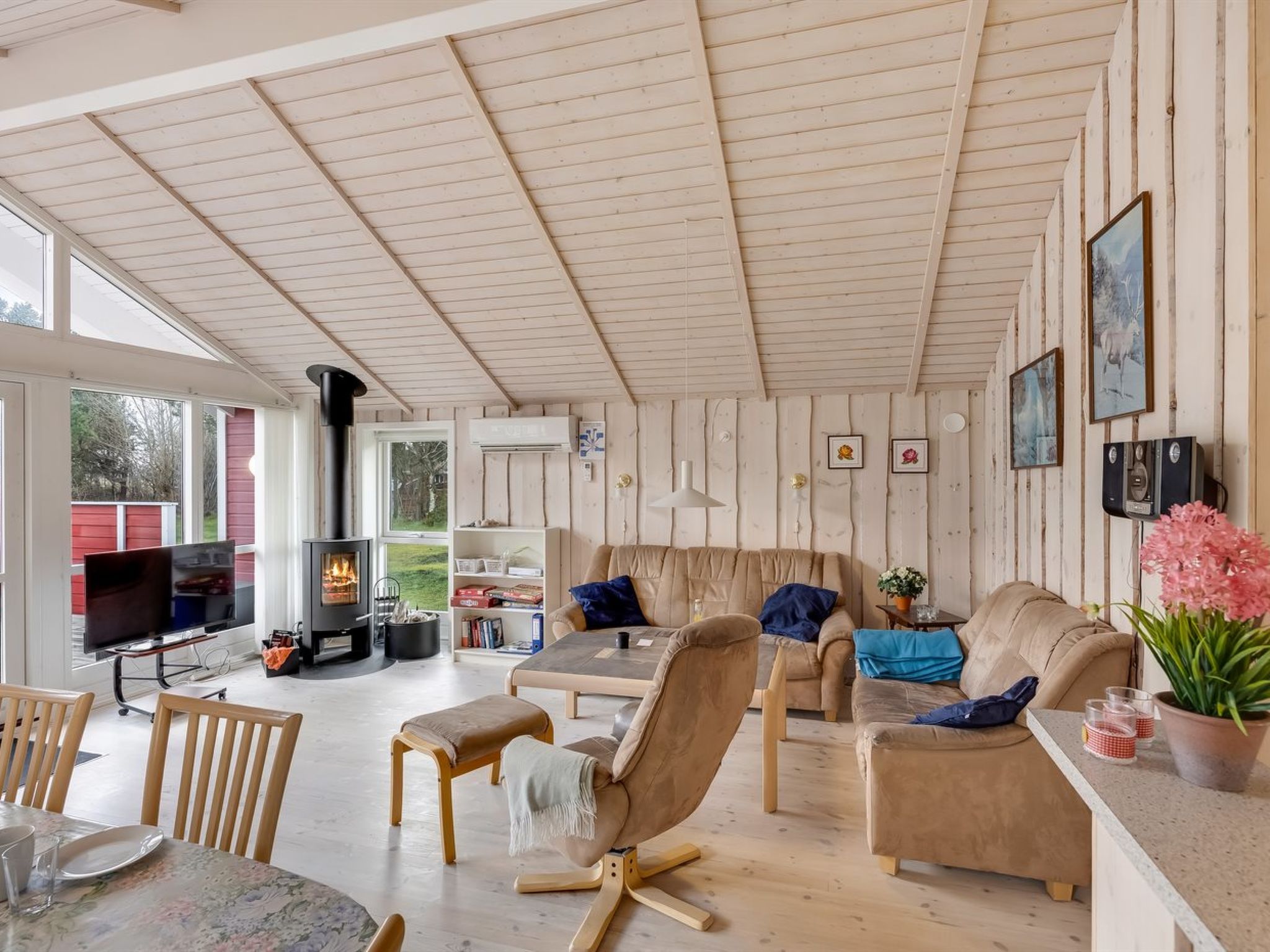 "Hialmar" - 300m from the sea - Binnen