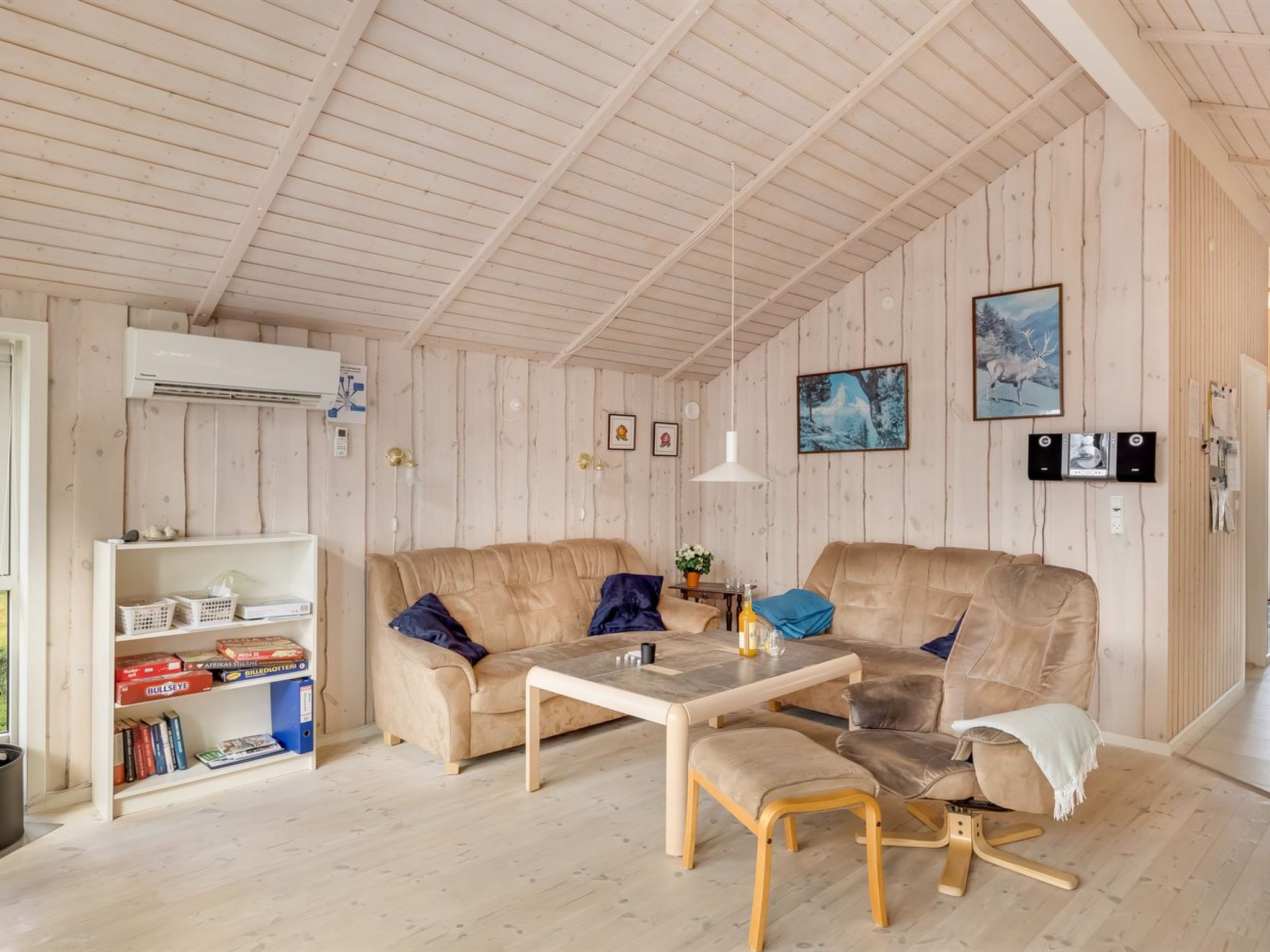 "Hialmar" - 300m from the sea - Binnen
