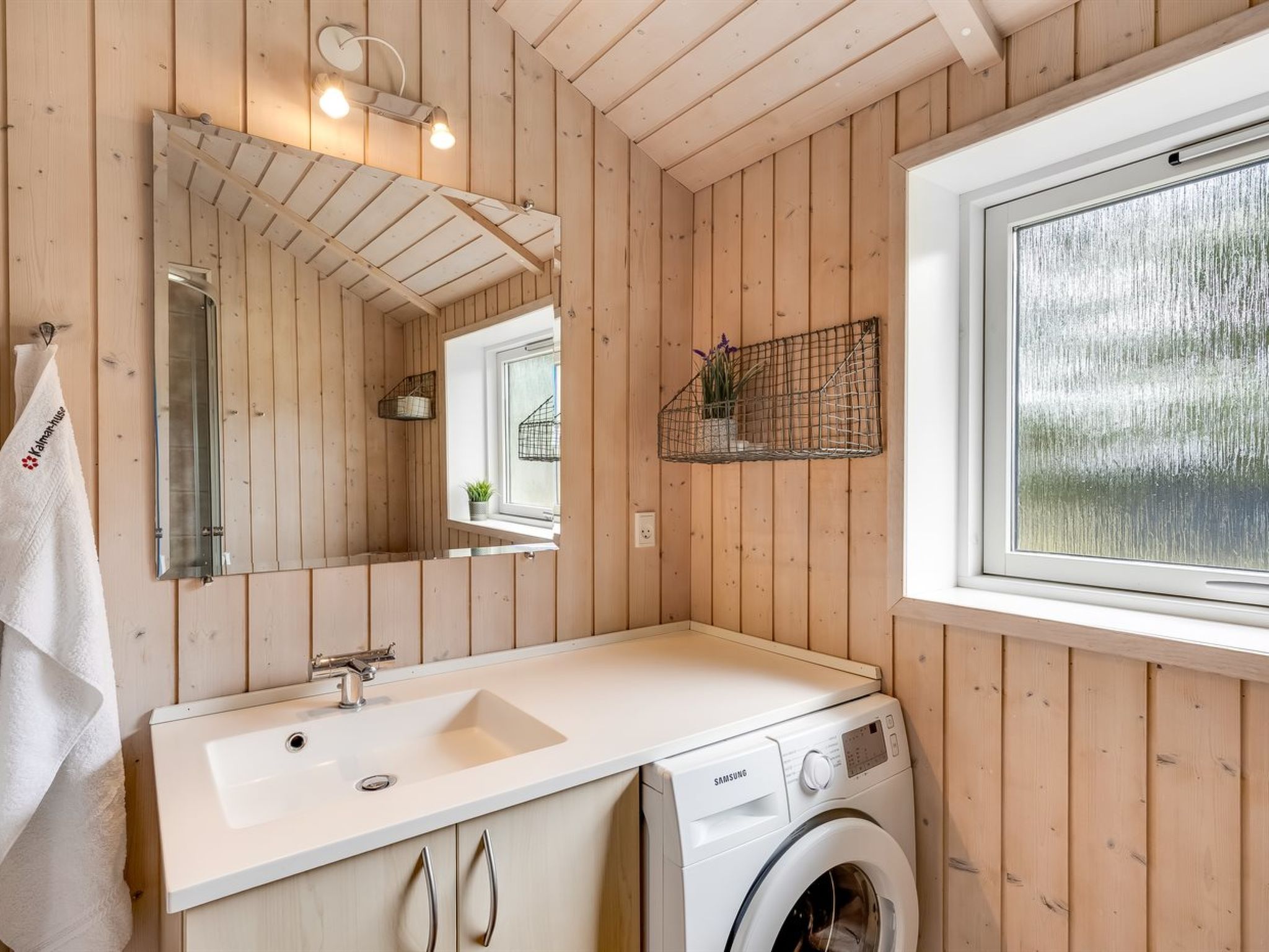 "Hialmar" - 300m from the sea - Binnen