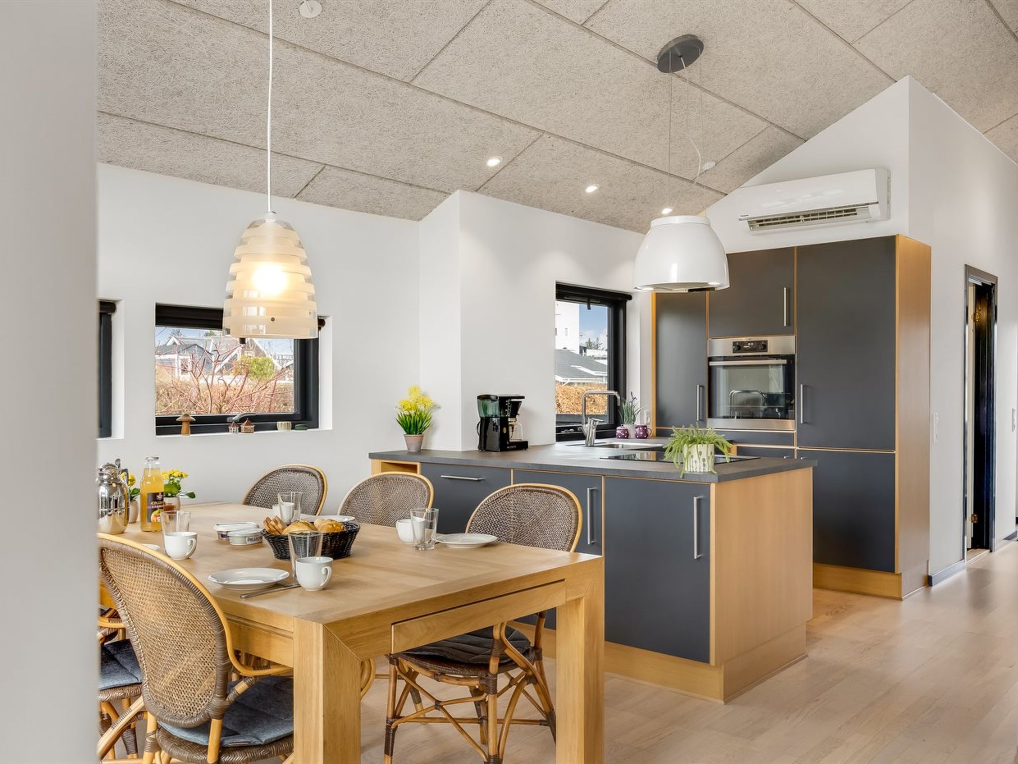 "Anttoni" - 350m from the sea - Binnen
