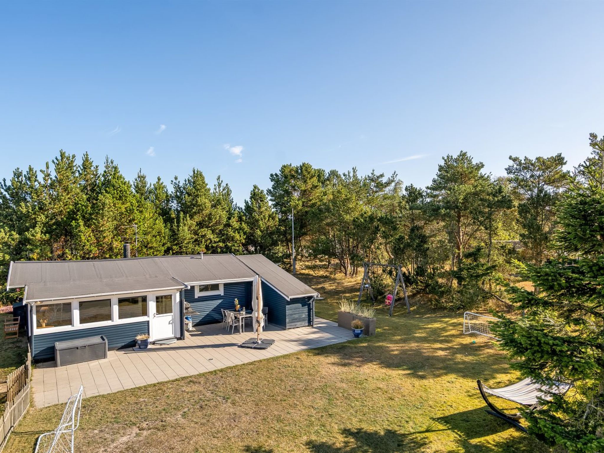 "Into" - 490m from the sea - Buiten