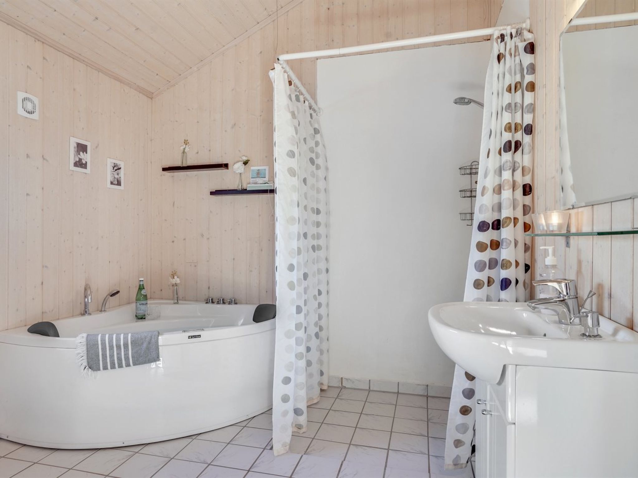 "Jil" - 750m from the sea - Inside