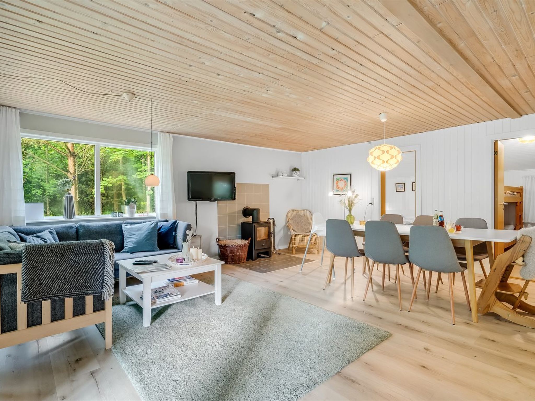 "Fergie" - 400m from the sea-Dedans