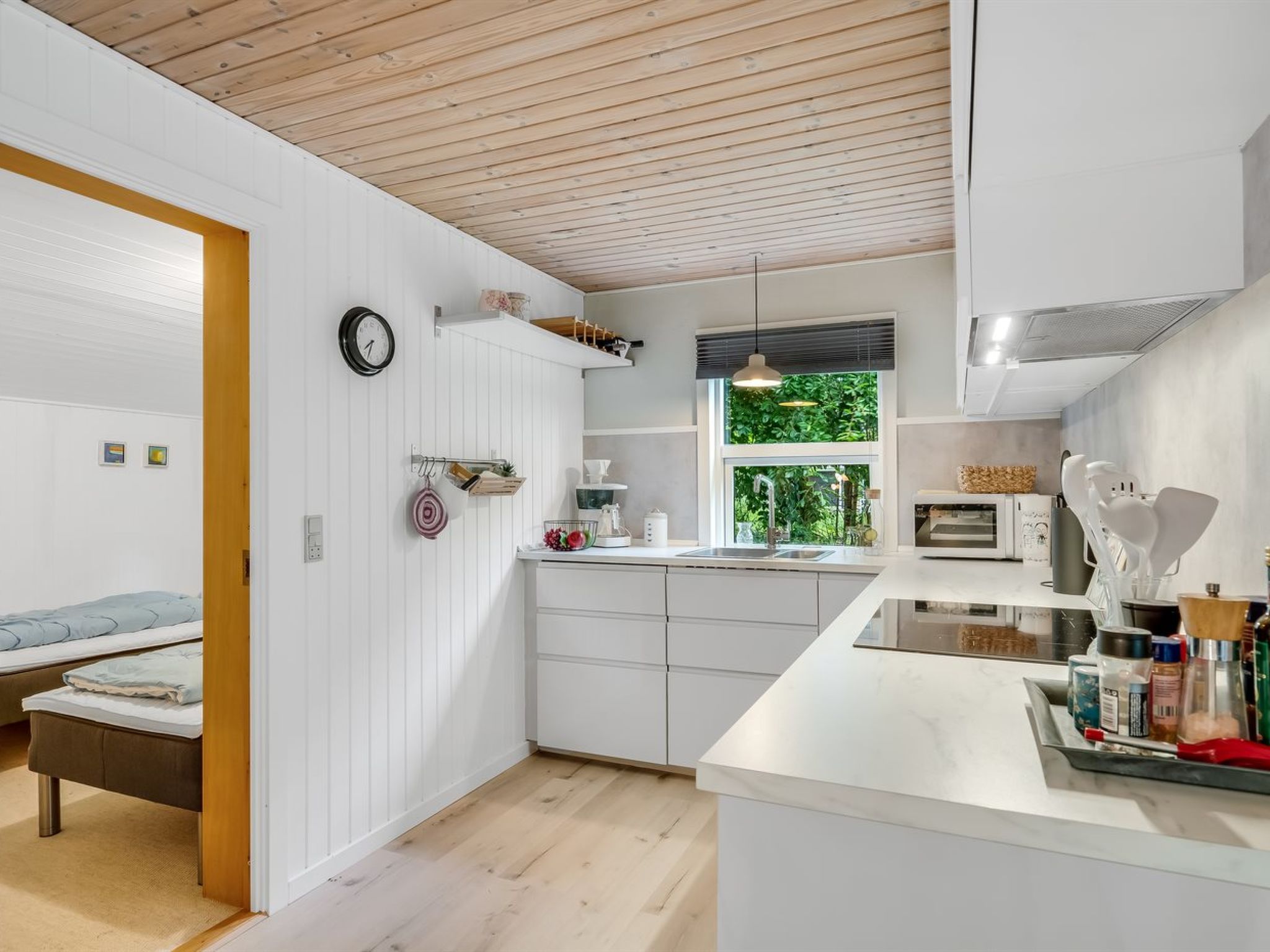 "Fergie" - 400m from the sea-Dedans