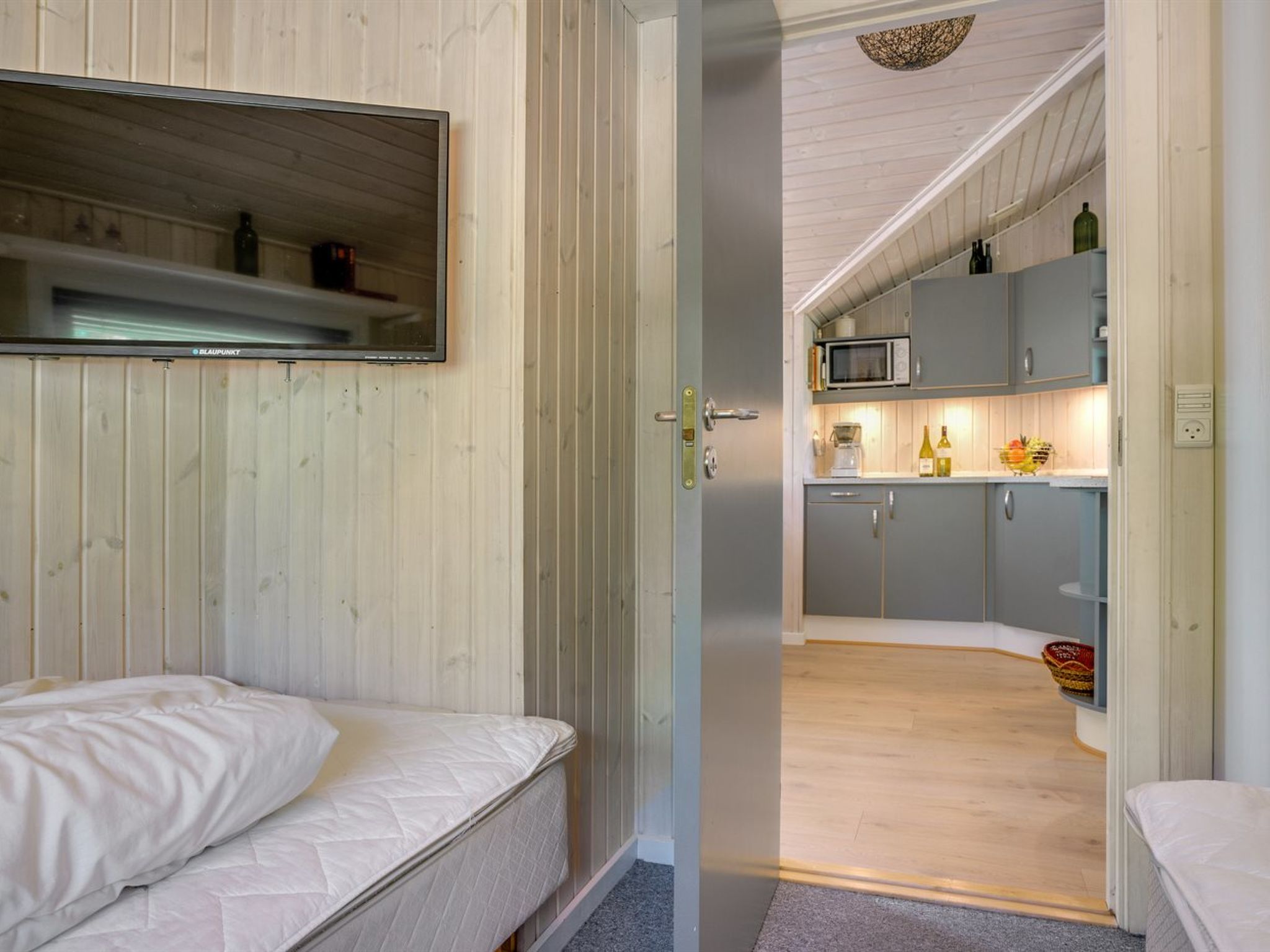 "Esaline" - 400m from the sea