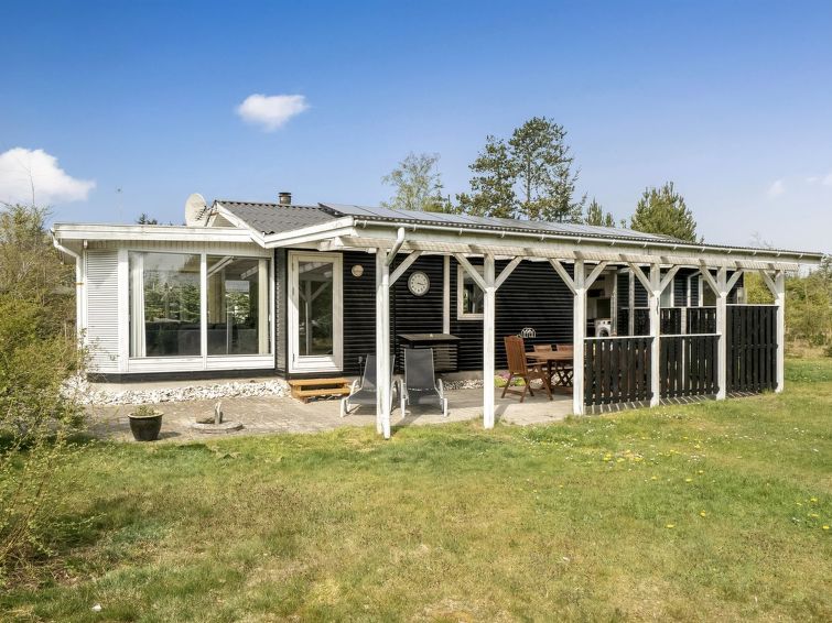 "Tarja" - 150m from the sea", huis 4-kamers 96 m2. Het objekt is geschikt voor 6 volwassenen. Woonkamer met TV en CD-speler. 1 kamer met 1 2-pers bed. 1 kamer met 1 x 2 stapelbedden. 1 kamer met 1 x 2..