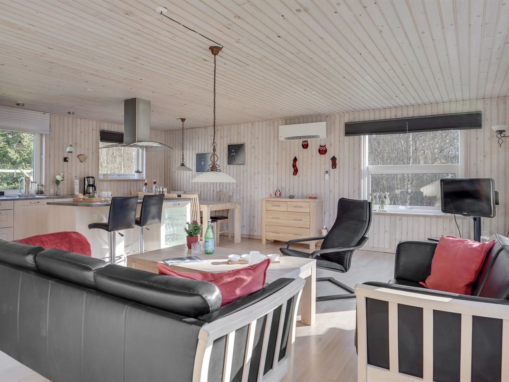 "Mikko" - 2.2km from the sea - Binnen