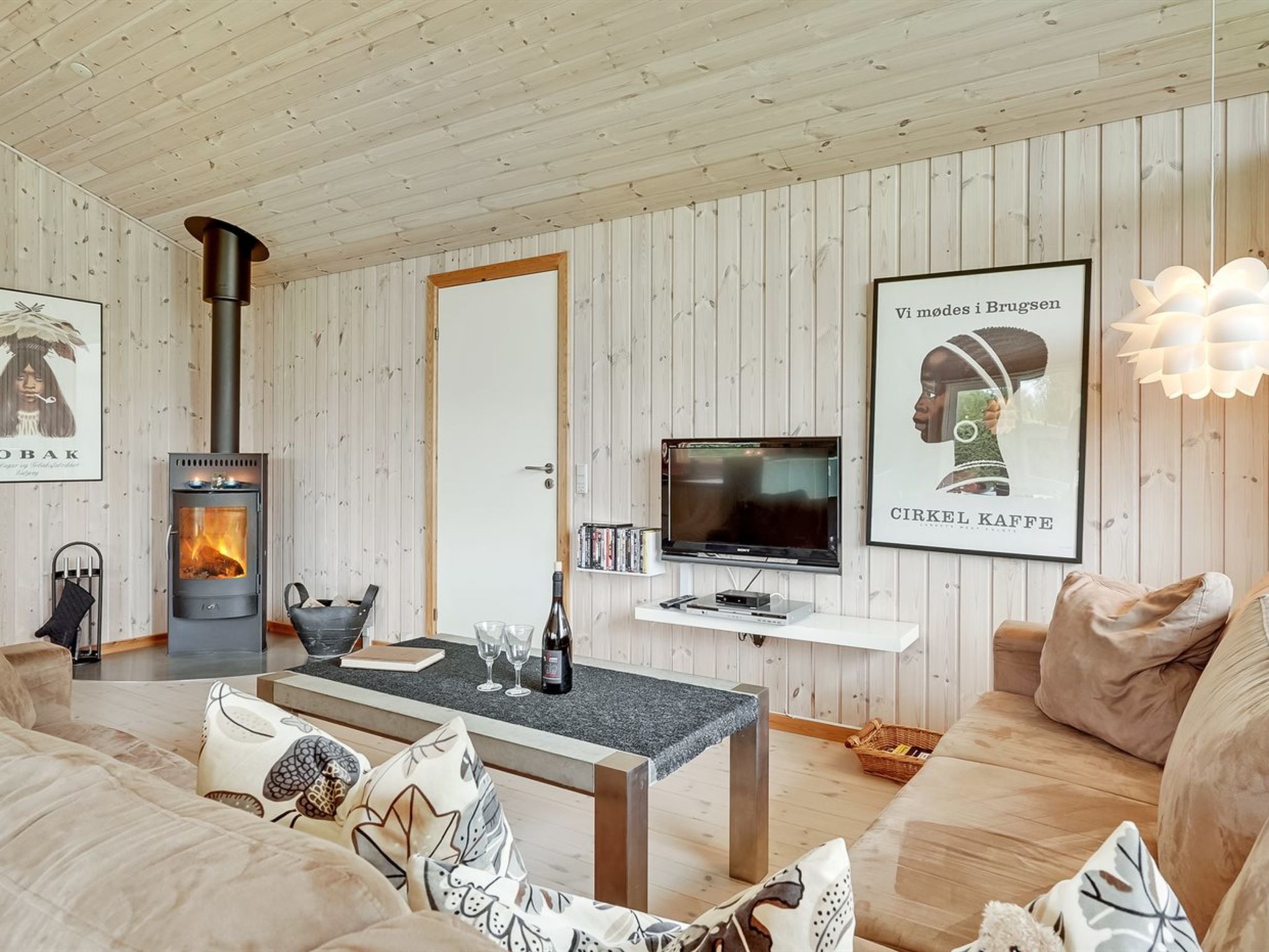 "Tayler" - 1.8km from the sea - Binnen