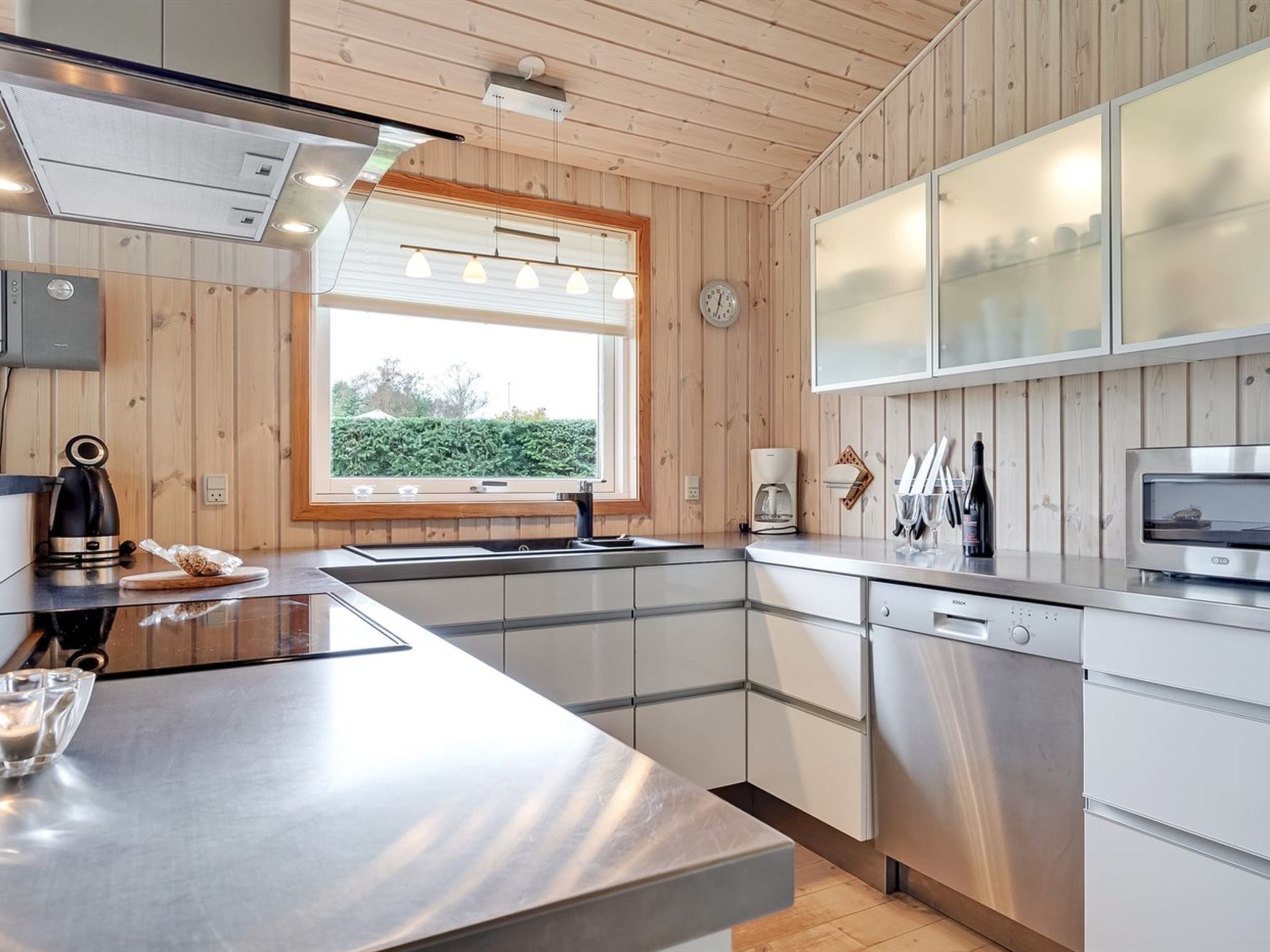 "Tayler" - 1.8km from the sea - Binnen