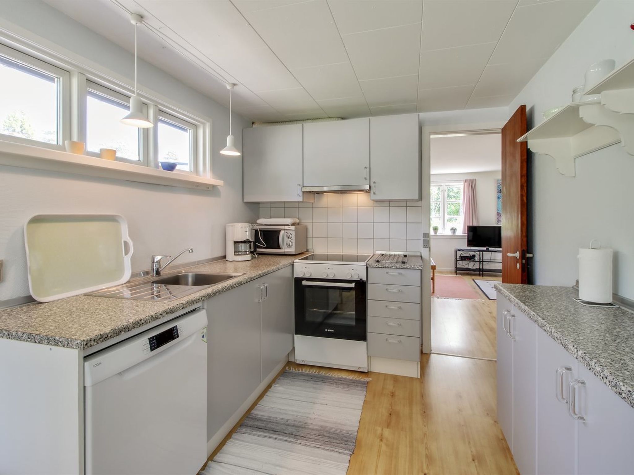 "Ingalise" - 500m from the sea - Binnen