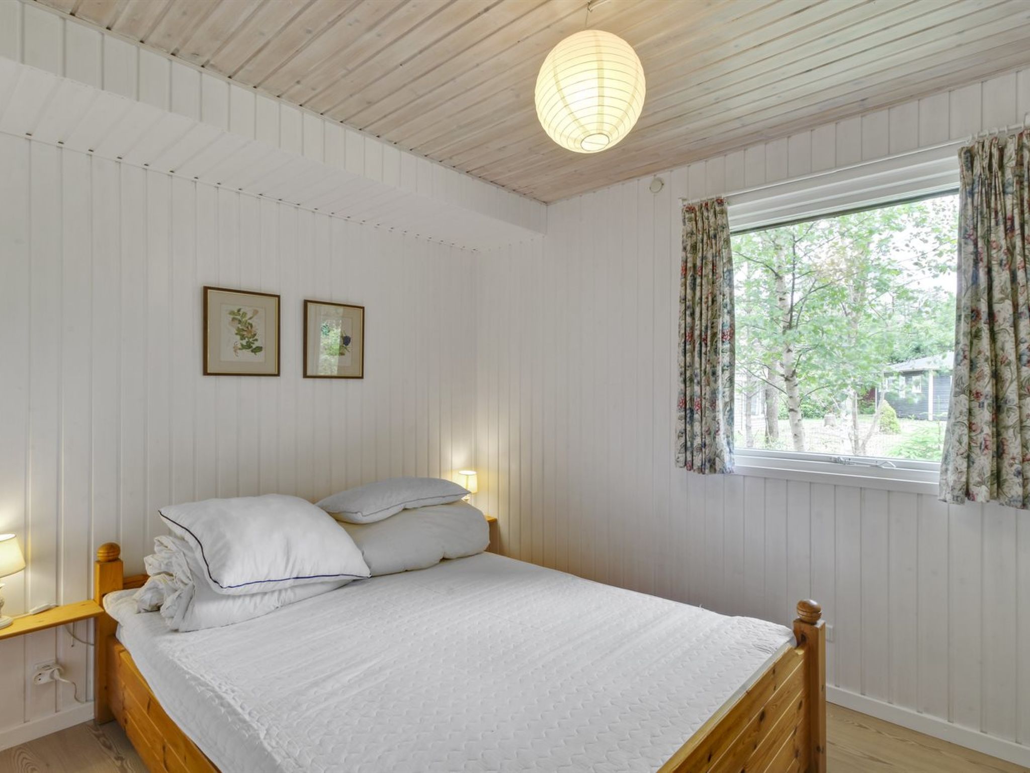 "Chrissie" - 150m from the sea - Inside