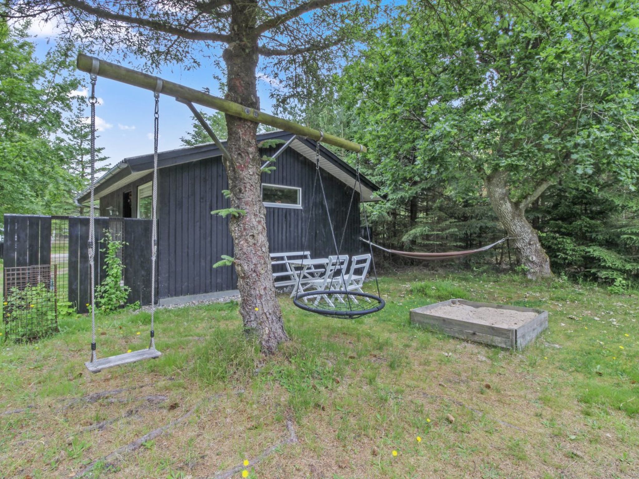 "Chrissie" - 150m from the sea - Outside