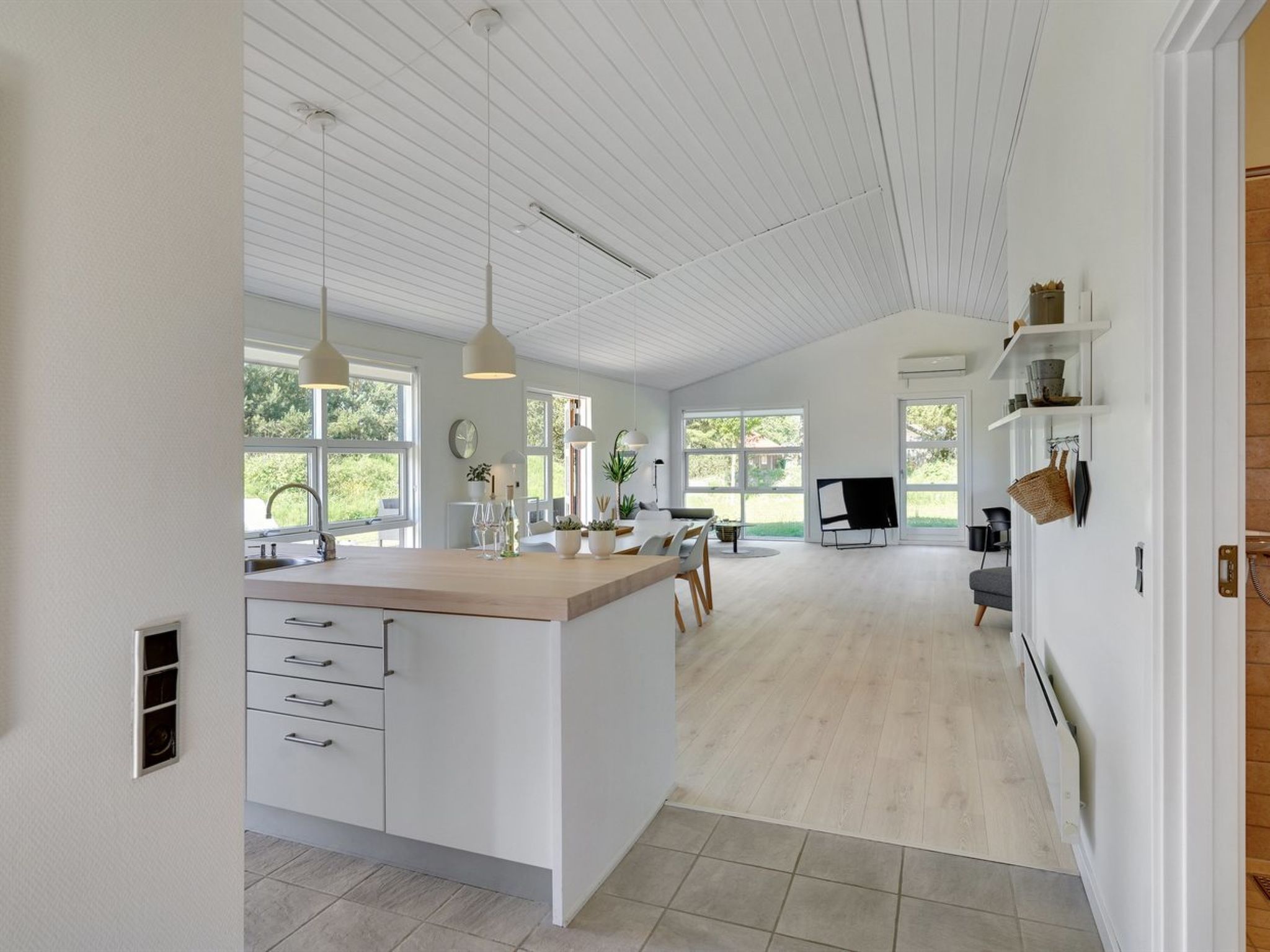"Veiko" - 1.2km from the sea - Binnen
