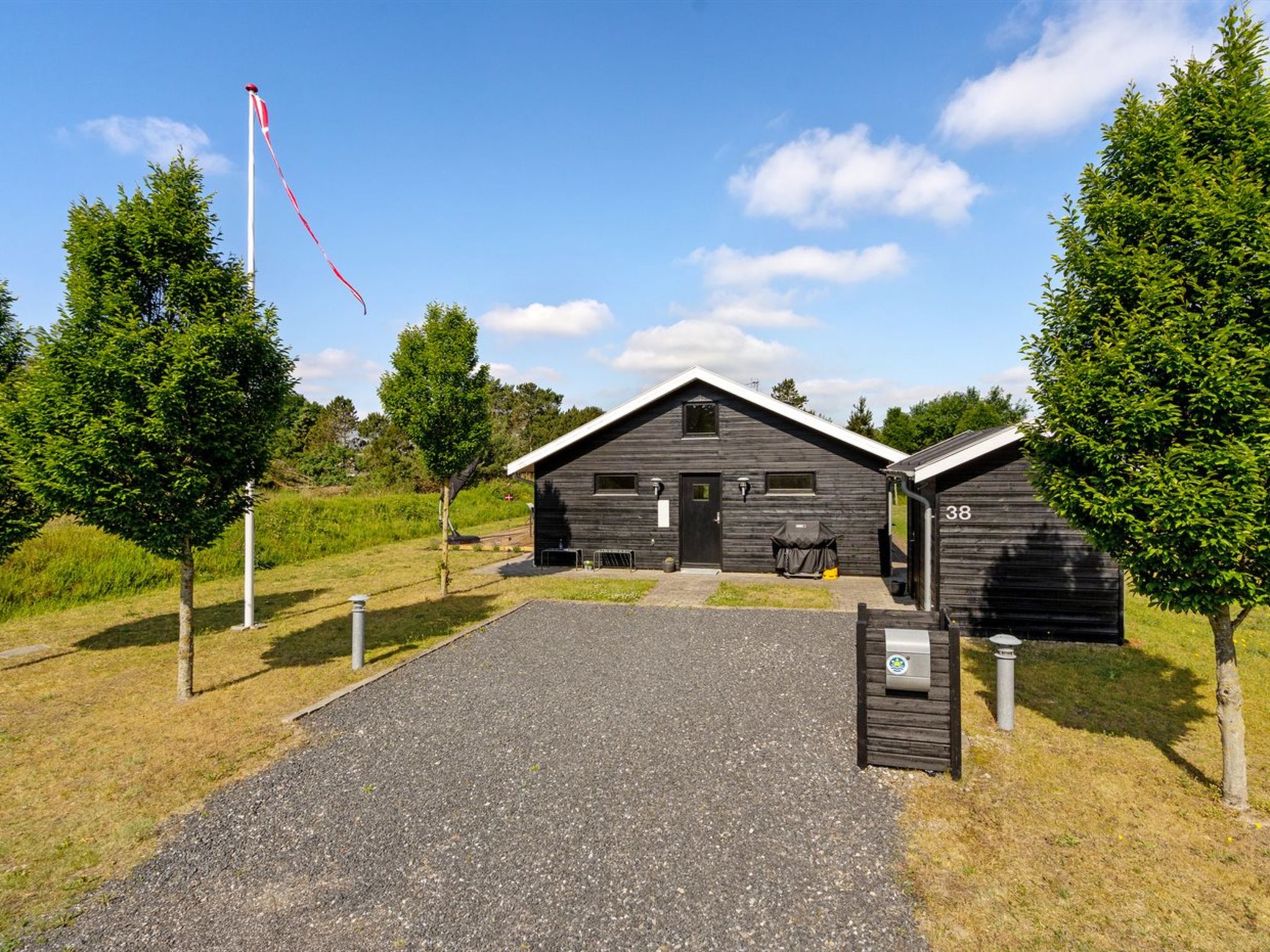 "Veiko" - 1.2km from the sea - Buiten