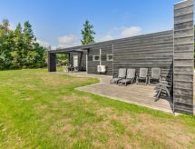 "Edda" - 400m from the sea