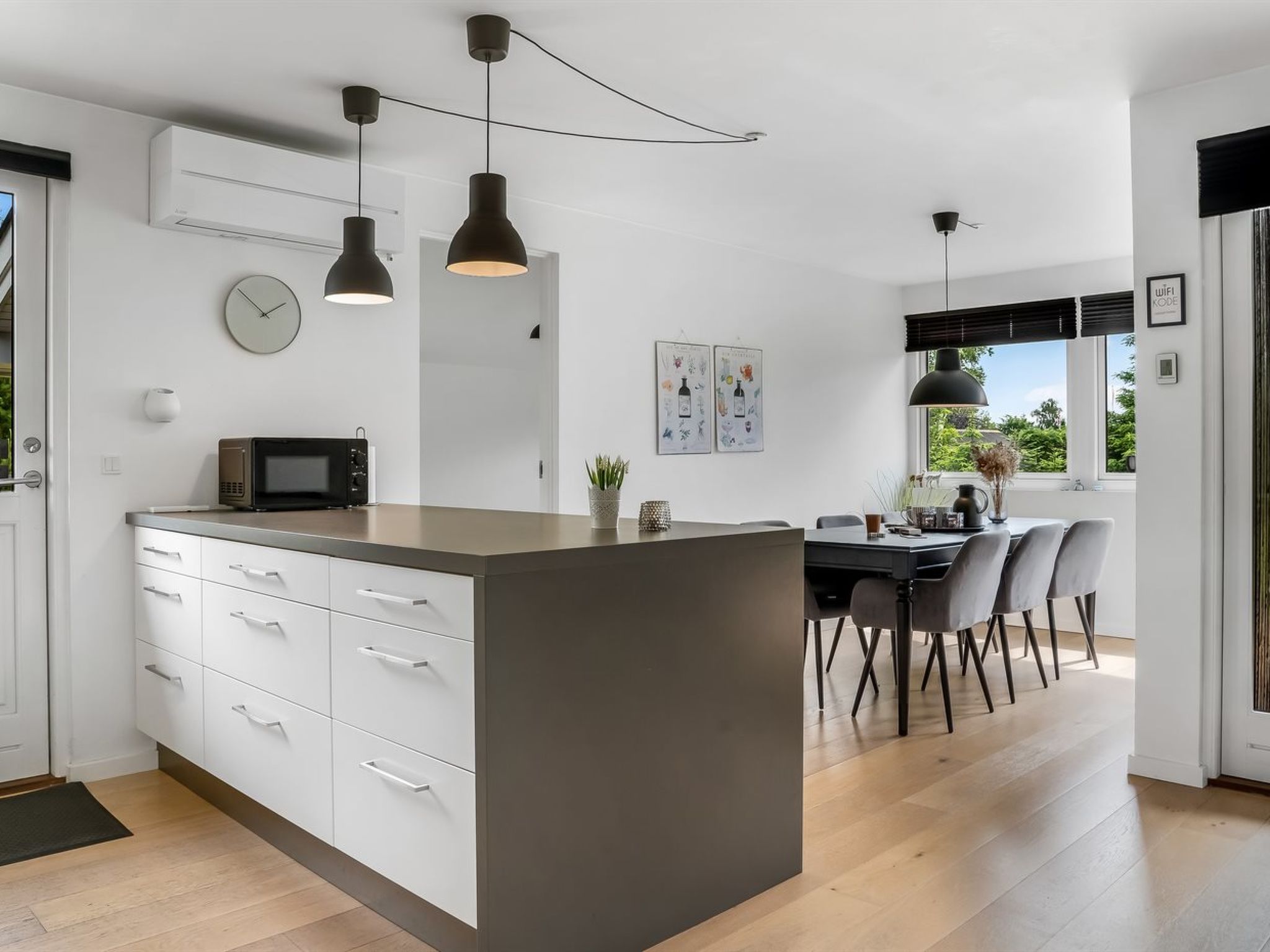 "Rosmarie" - 600m from the sea