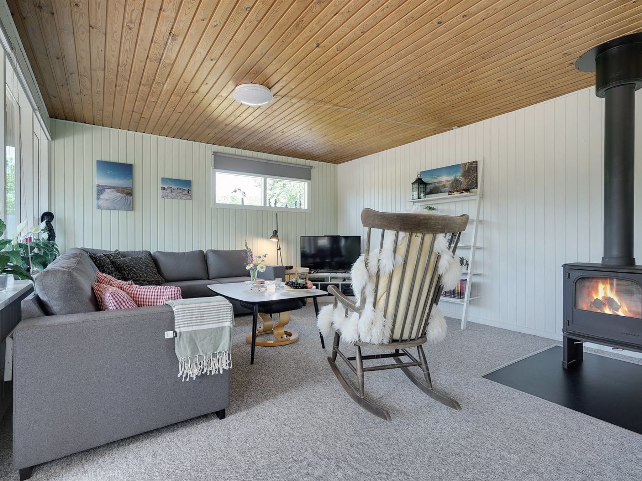 "Mina" - 1.4km from the sea - Binnen