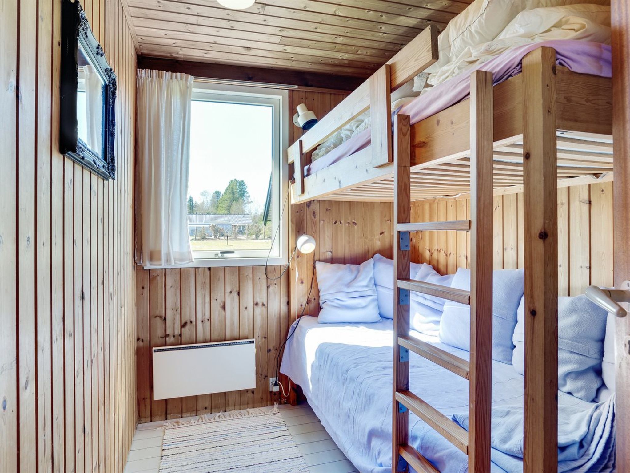 "Julla" - 1.5km from the sea - Binnen