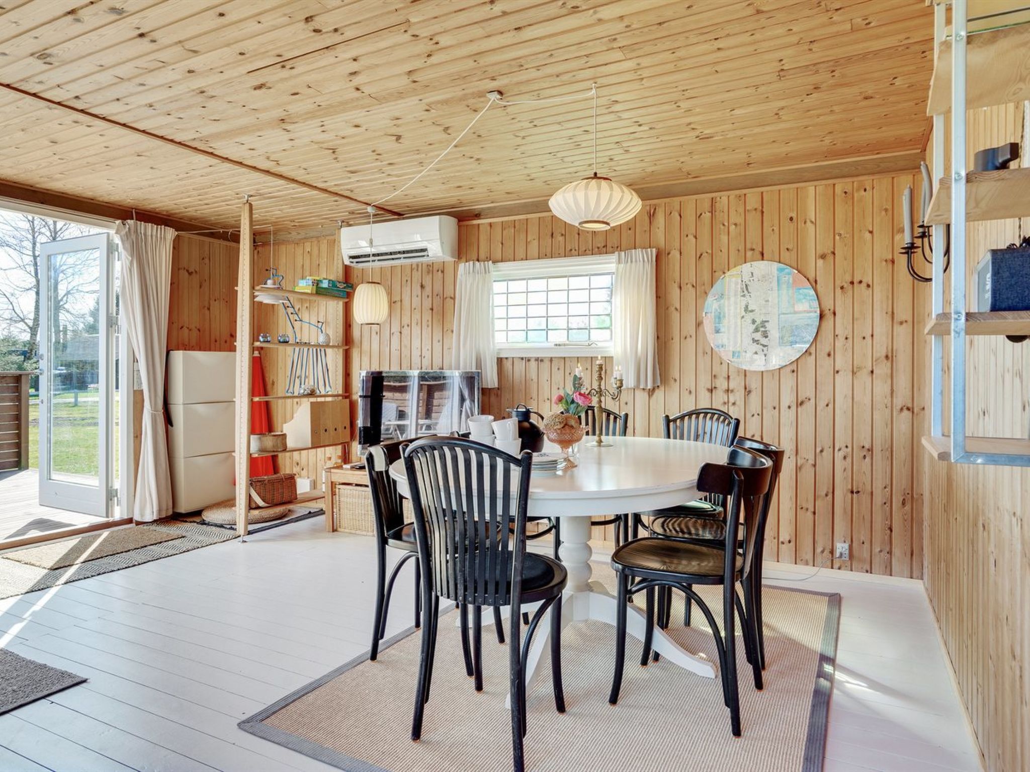 "Julla" - 1.5km from the sea - Binnen