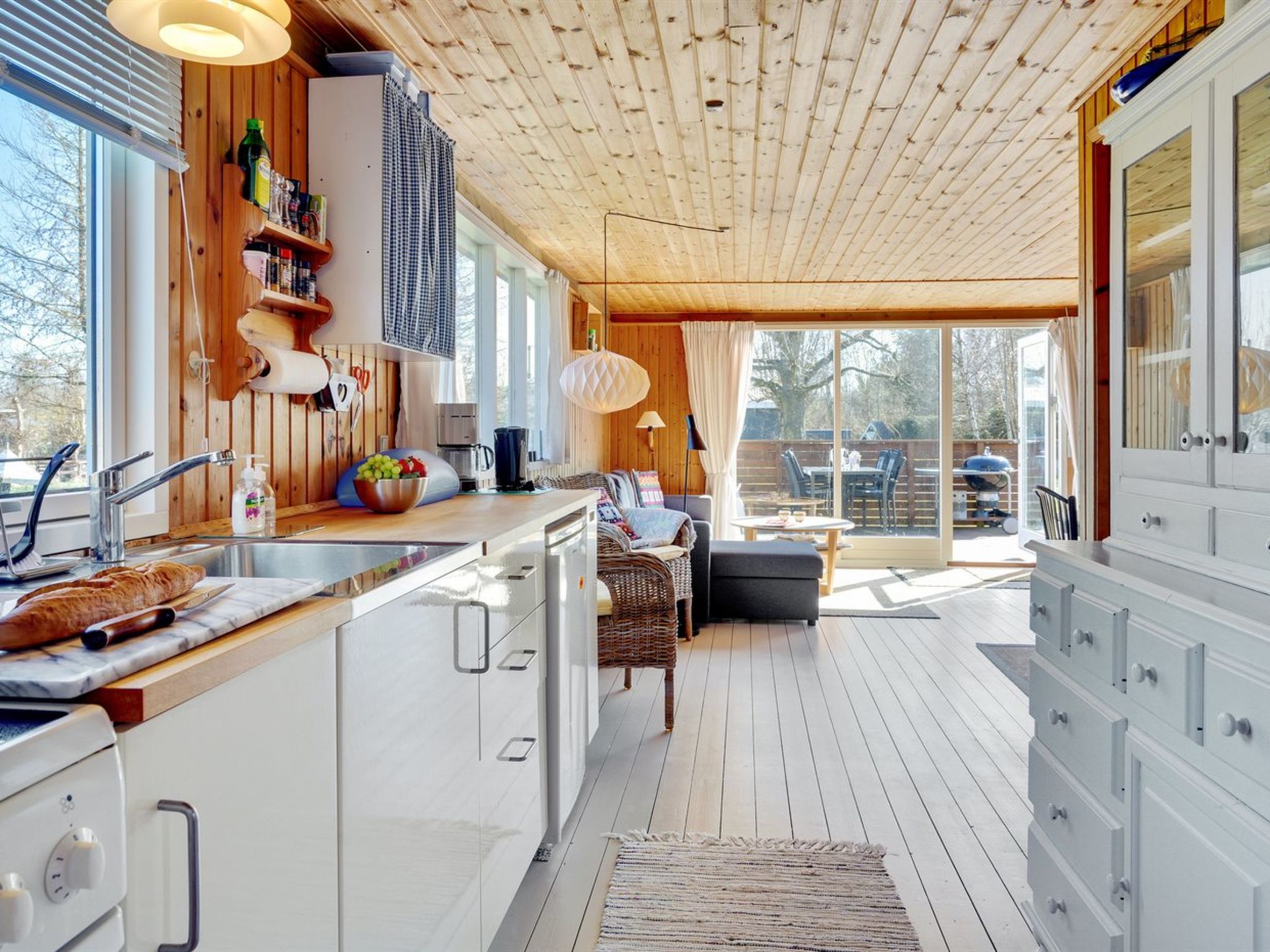 "Julla" - 1.5km from the sea - Binnen