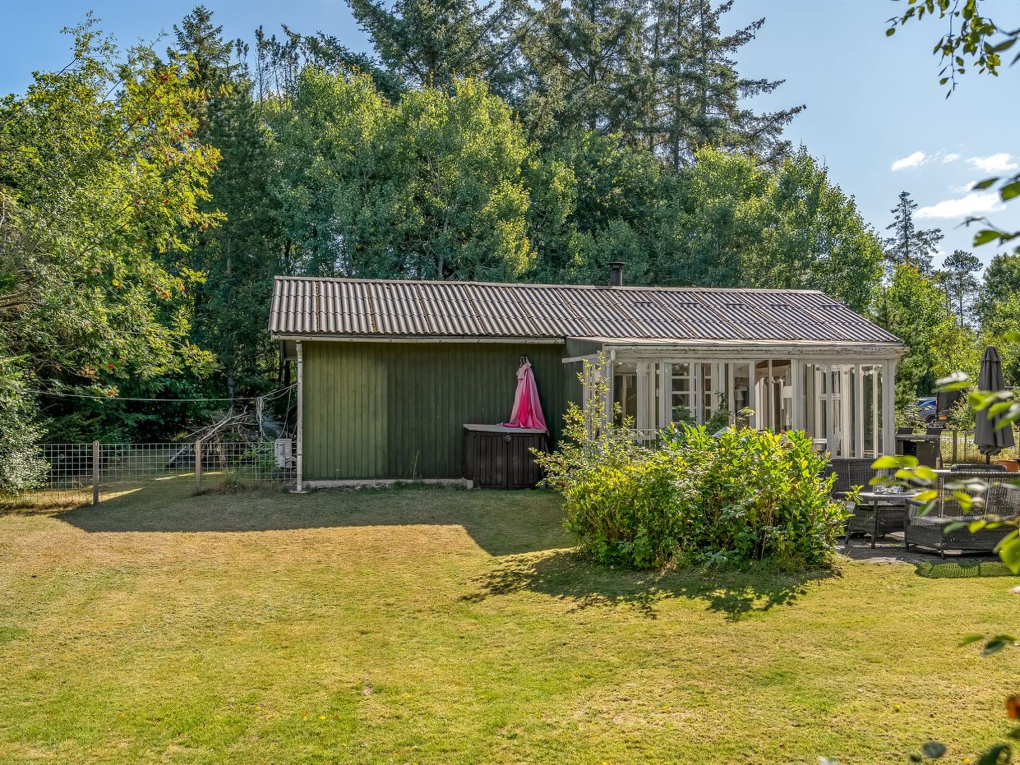 "Ane" - 1.7km from the sea", huis 2-kamers 65 m2. Het objekt is geschikt voor 4 volwassenen + 1 kinderen. Woonkamer met TV. 1 kamer met 1 2-pers bed. 1 kamer met 1 2-pers bed. Keuken (oven, afwasmachi..