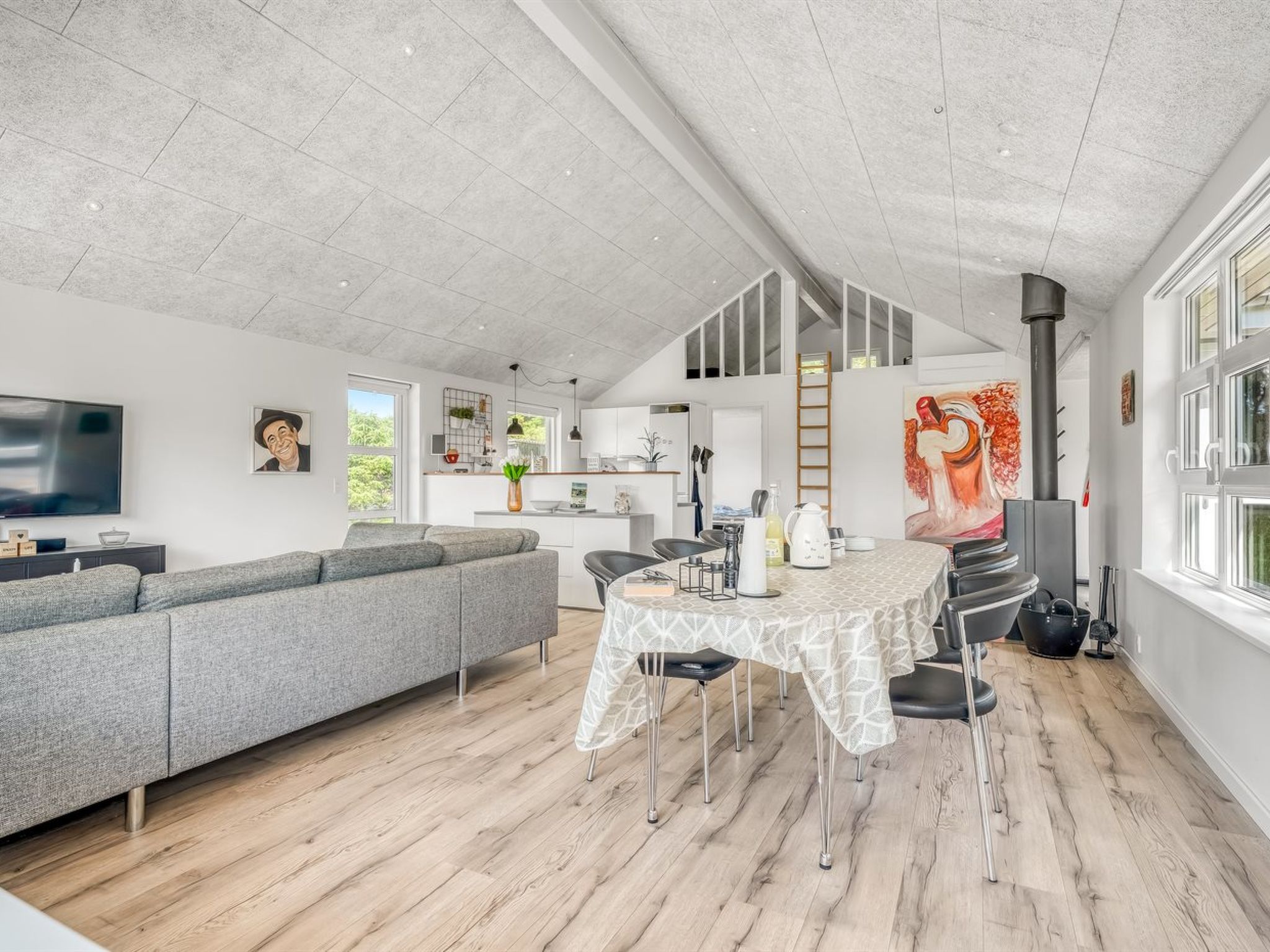 "Jurien" - 450m from the sea - Binnen
