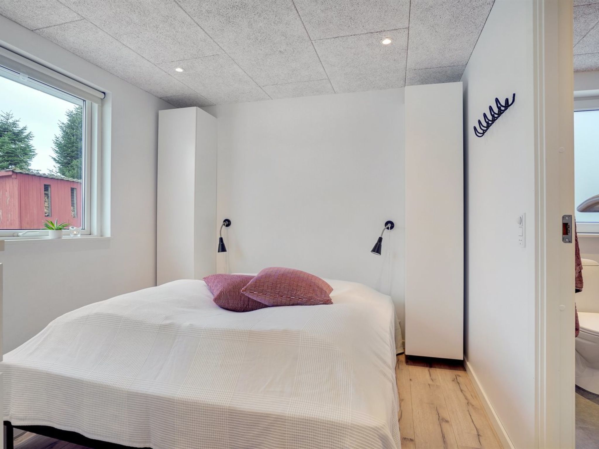 "Jurien" - 450m from the sea-Binnen