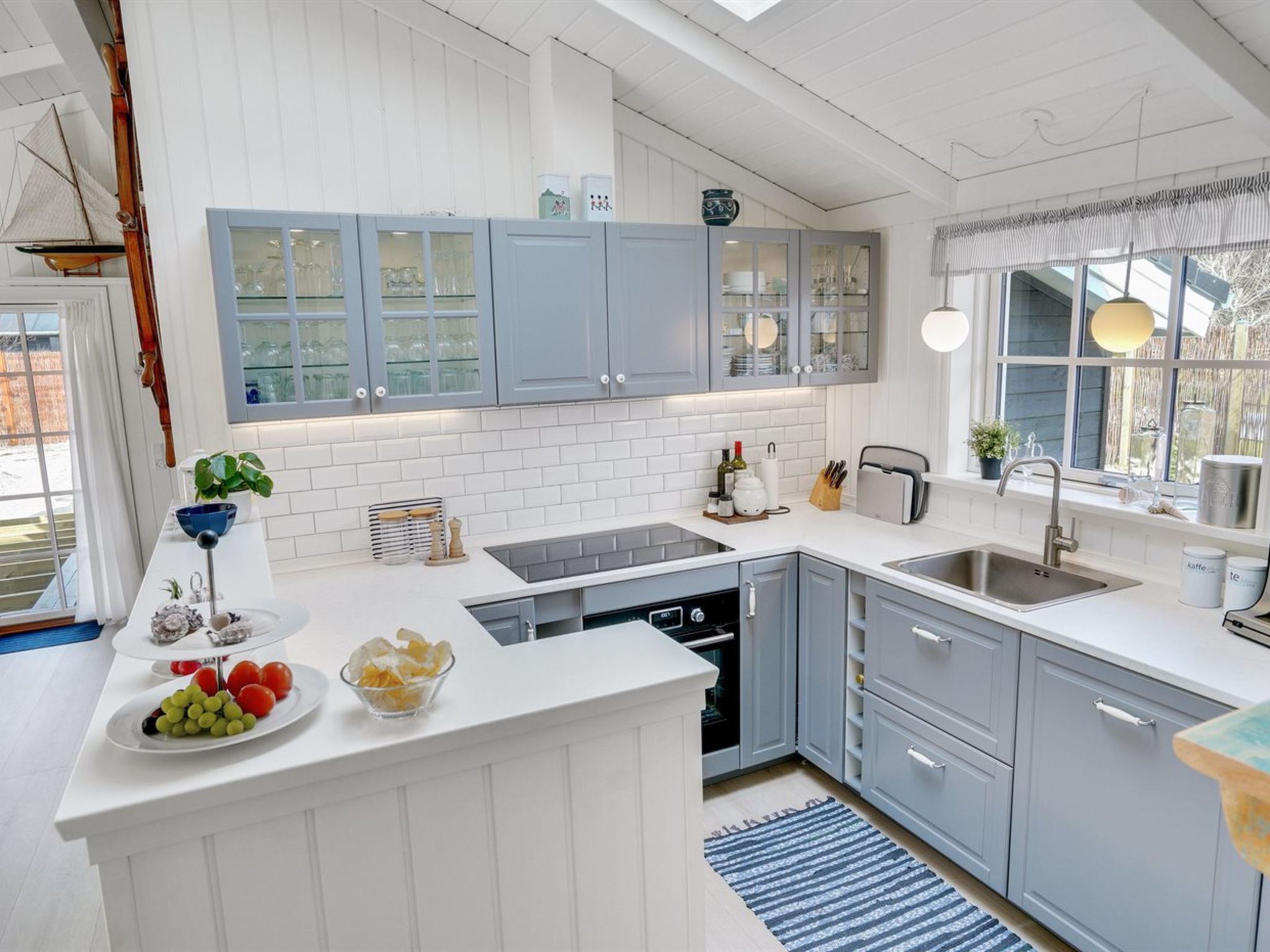 "Fido" - 300m from the sea-Inside