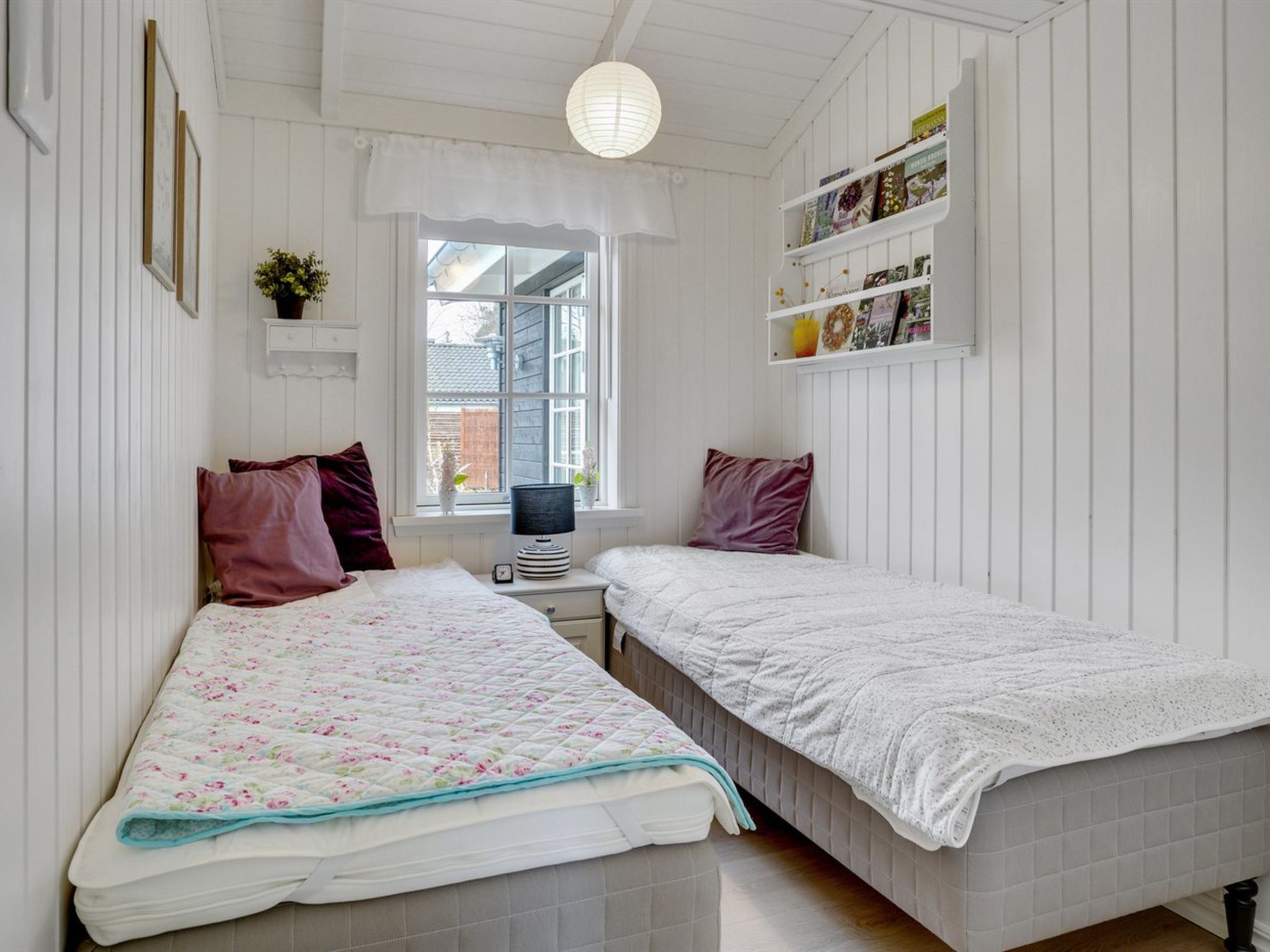 "Fido" - 300m from the sea-Inside