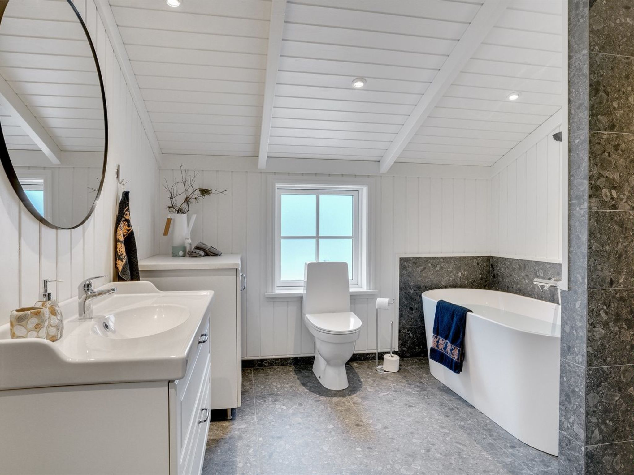 "Fido" - 300m from the sea-Inside