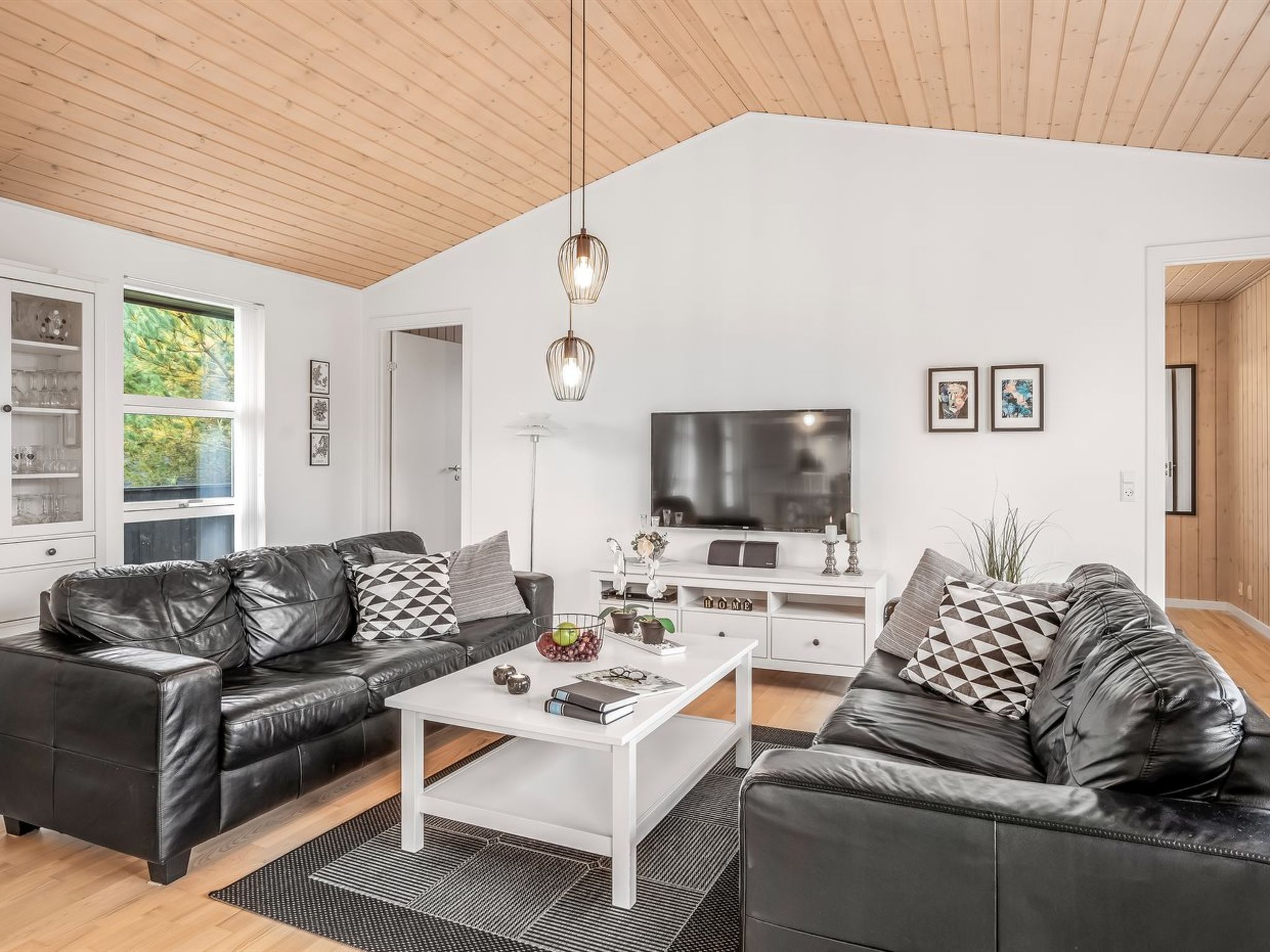"Thure" - 1km from the sea