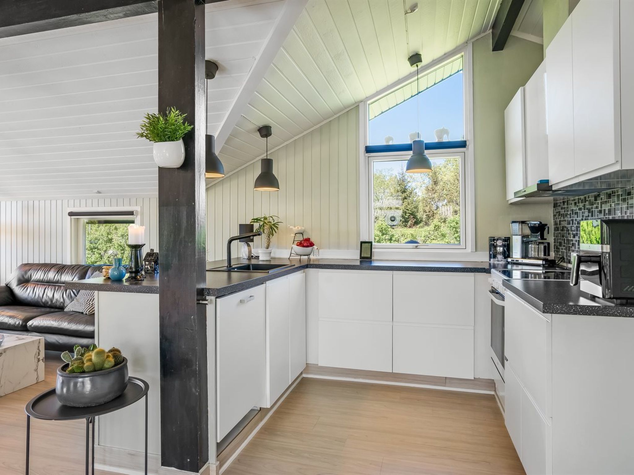 "Bryti" - 500m from the sea-Binnen