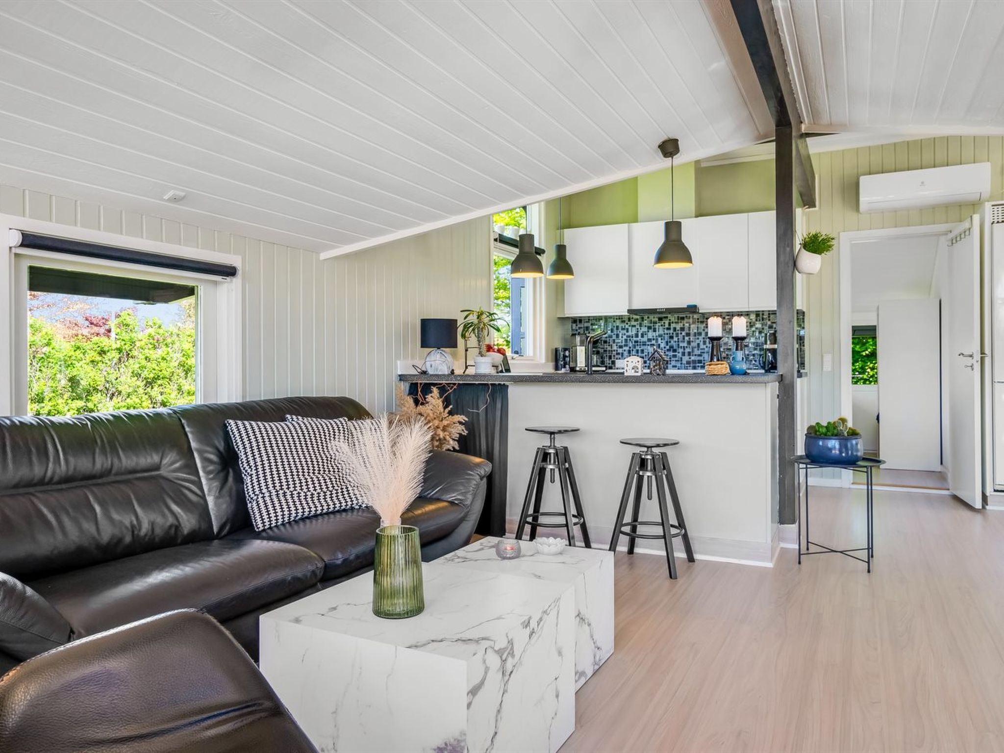 "Bryti" - 500m from the sea - Binnen