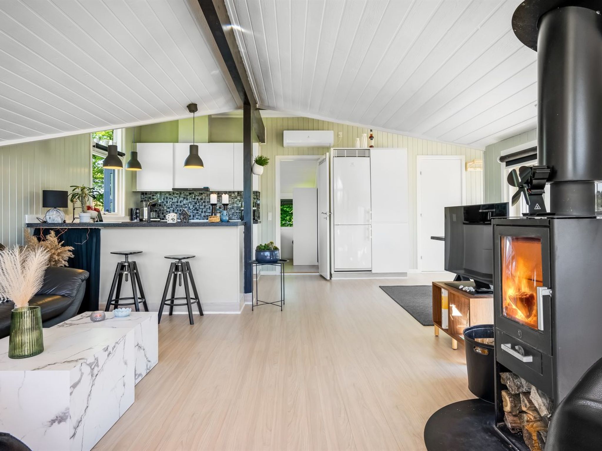 "Bryti" - 500m from the sea - Binnen